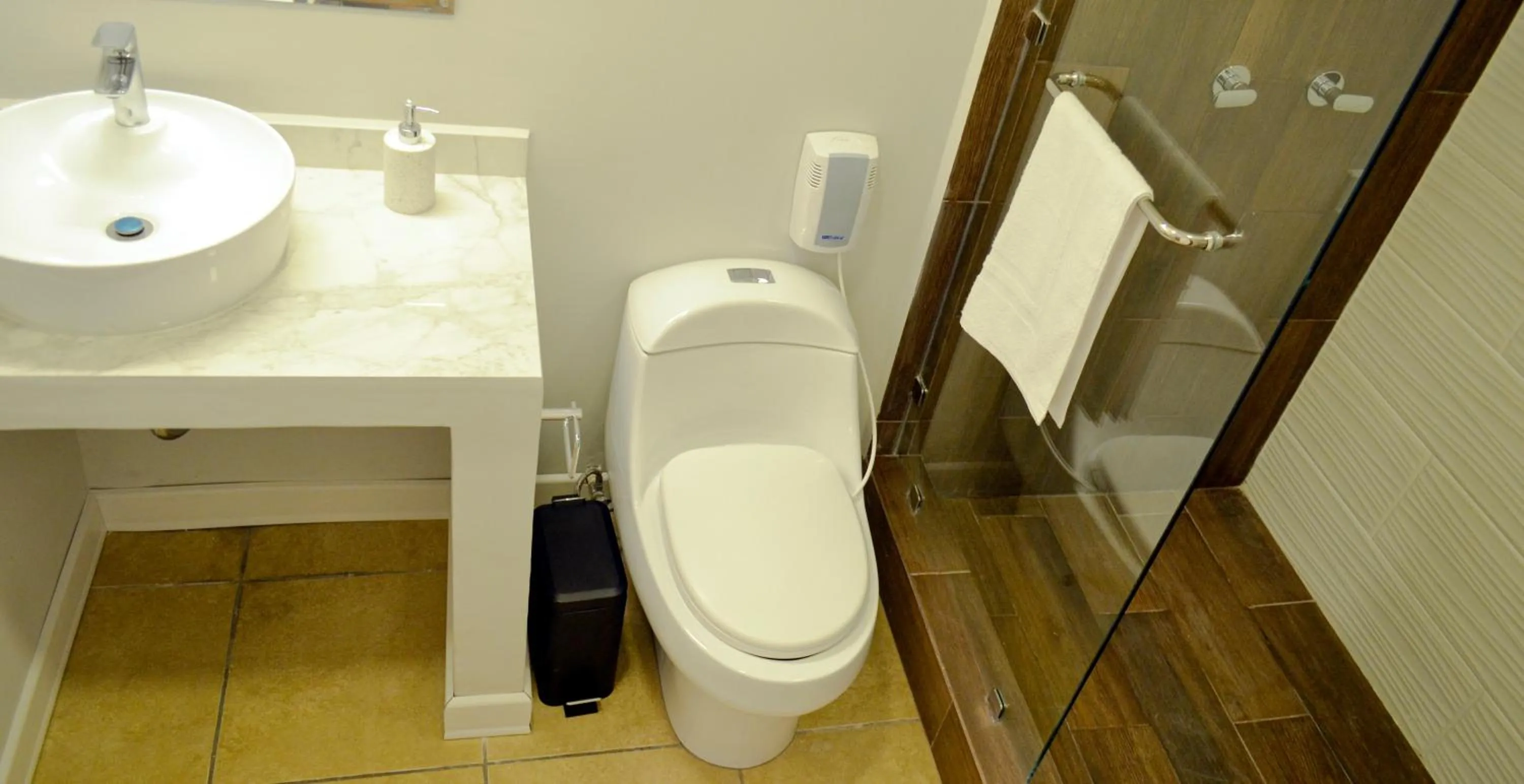 Shower in Casa Bella Boutique Hotel