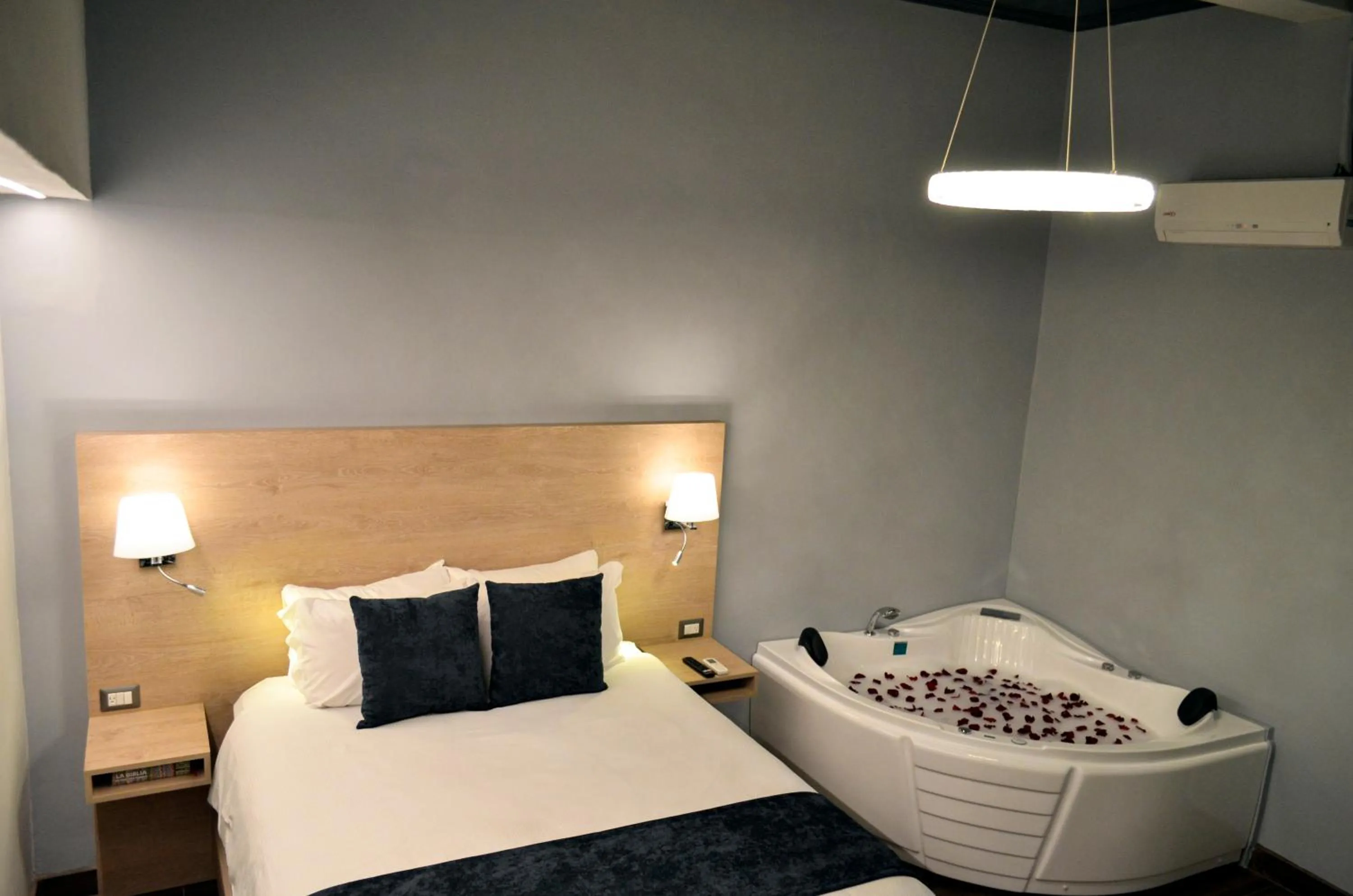 Bed in Casa Bella Boutique Hotel