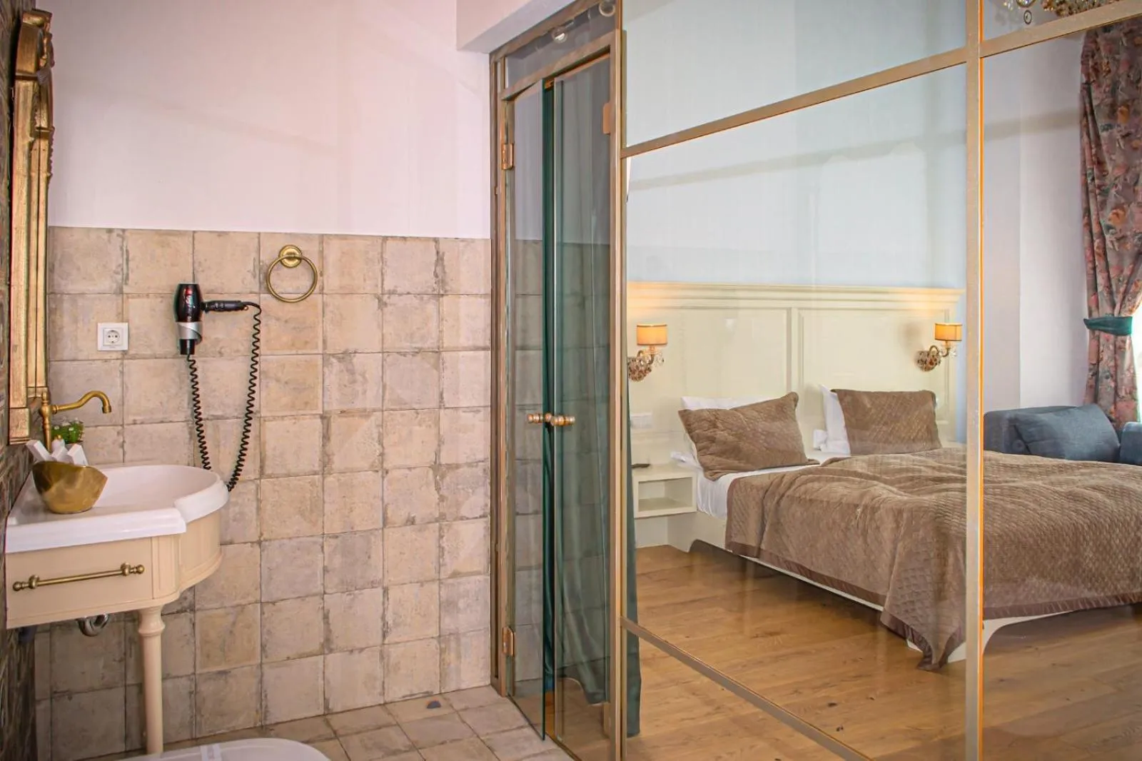 Bathroom, Bed in Palatul Brukenthal Avrig