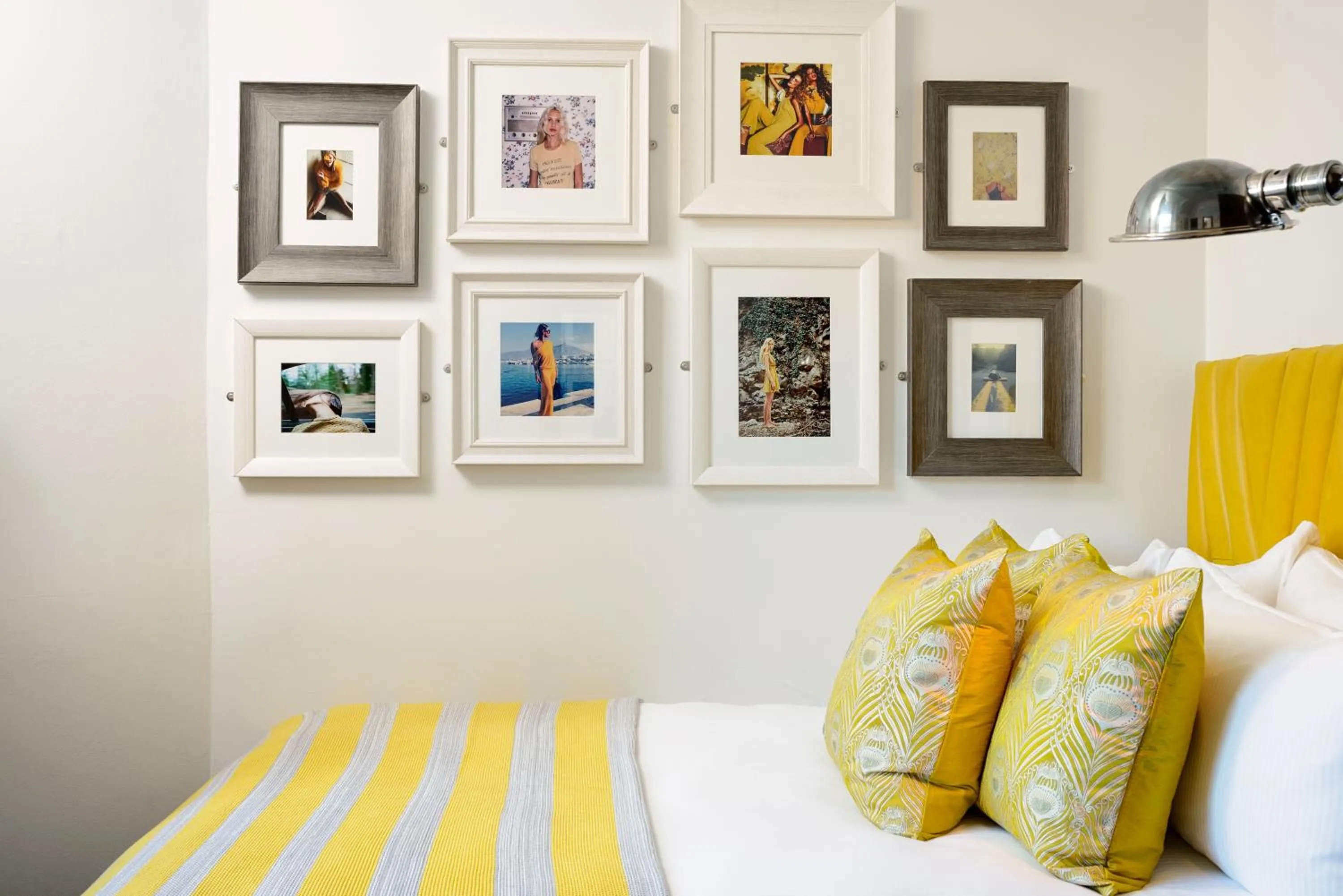 Bedroom, Bed in Black Ivy