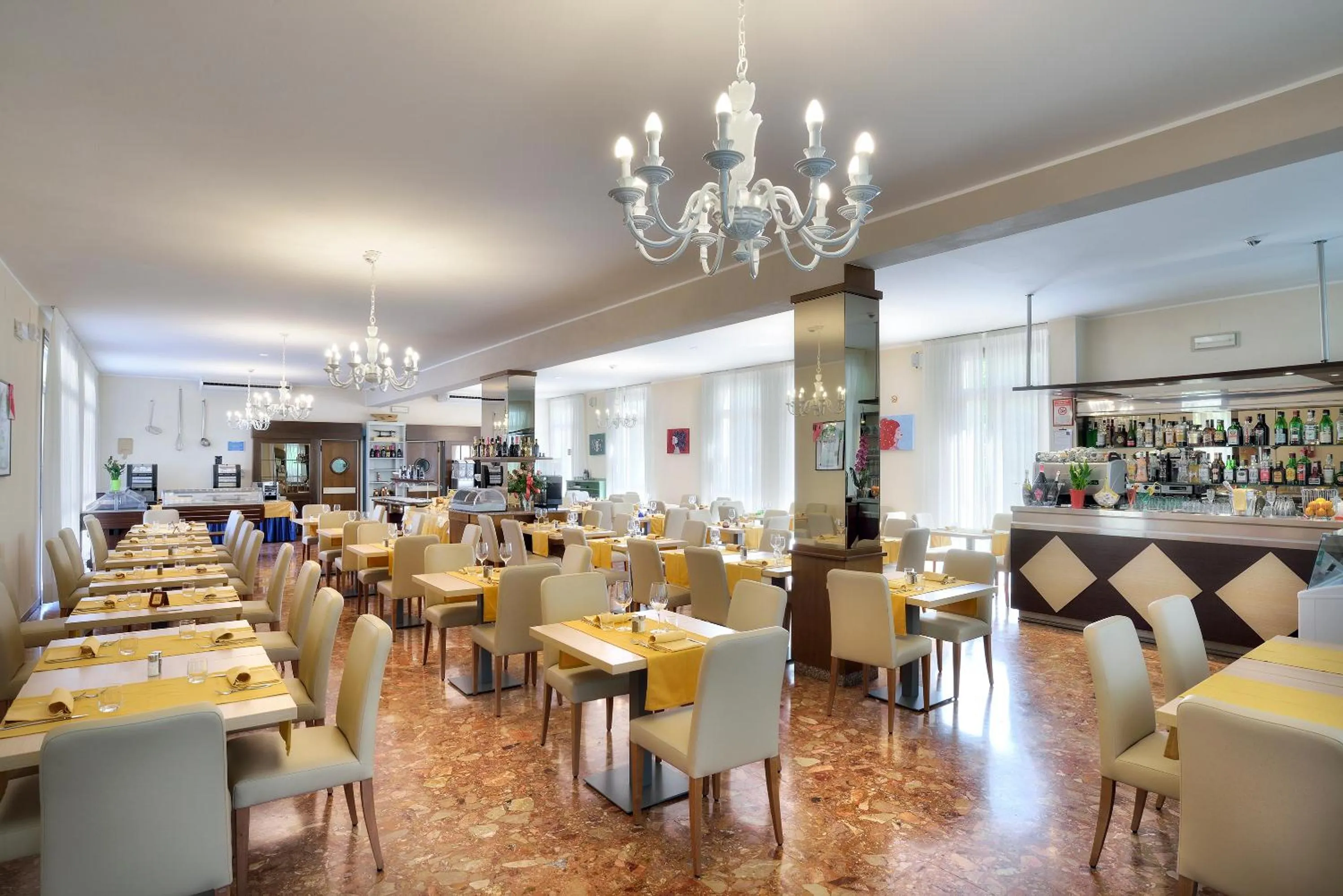 Restaurant/places to eat in Hotel Golf ***S