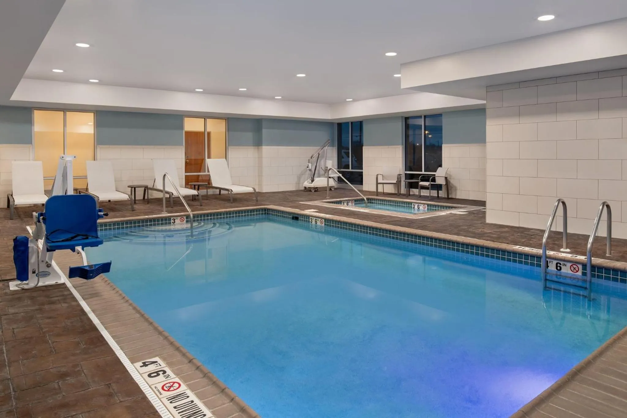 Swimming pool in Holiday Inn Express Hotel & Suites Terre Haute by IHG