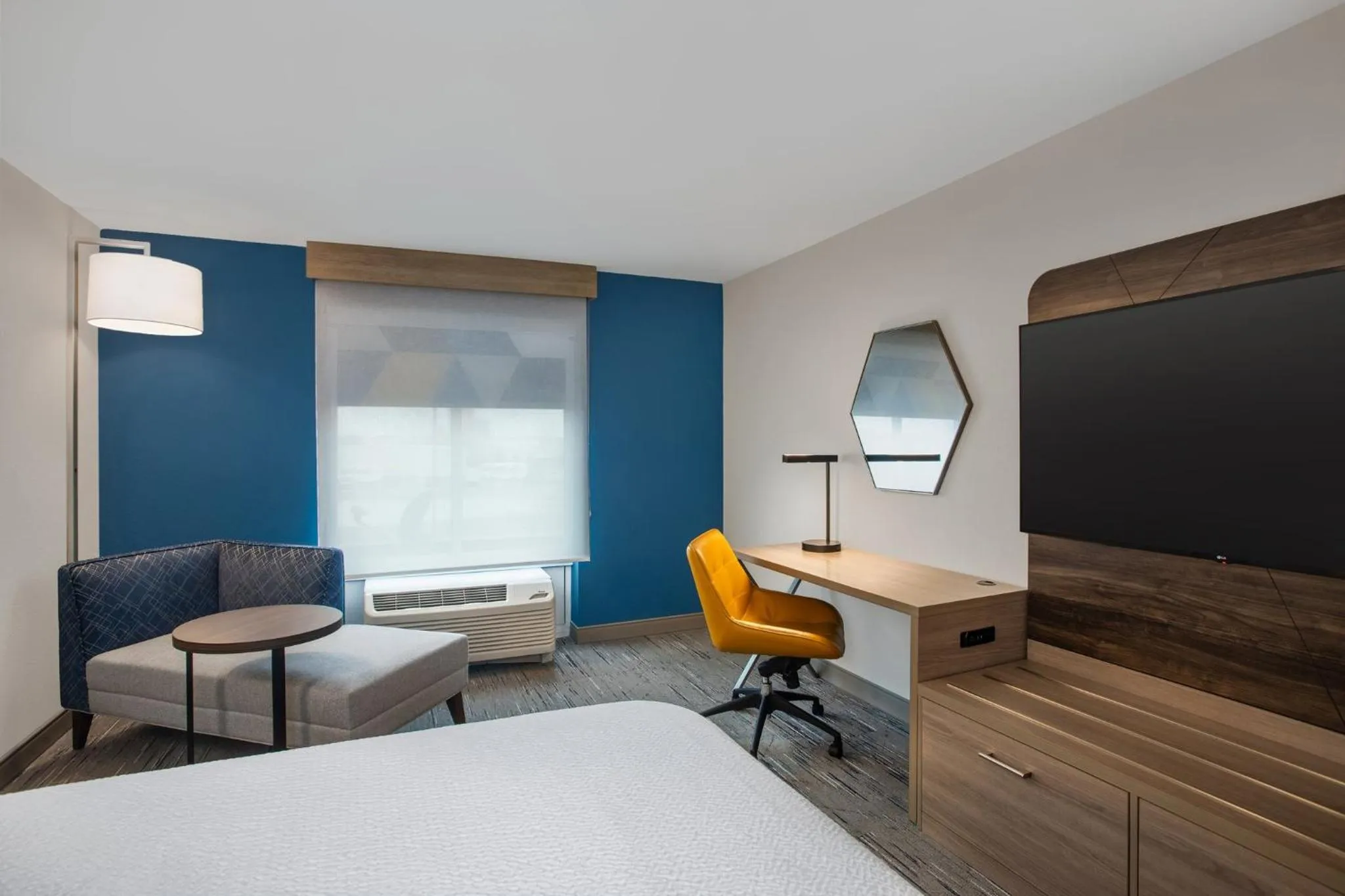 Photo of the whole room, Bed in Holiday Inn Express Hotel & Suites Terre Haute by IHG