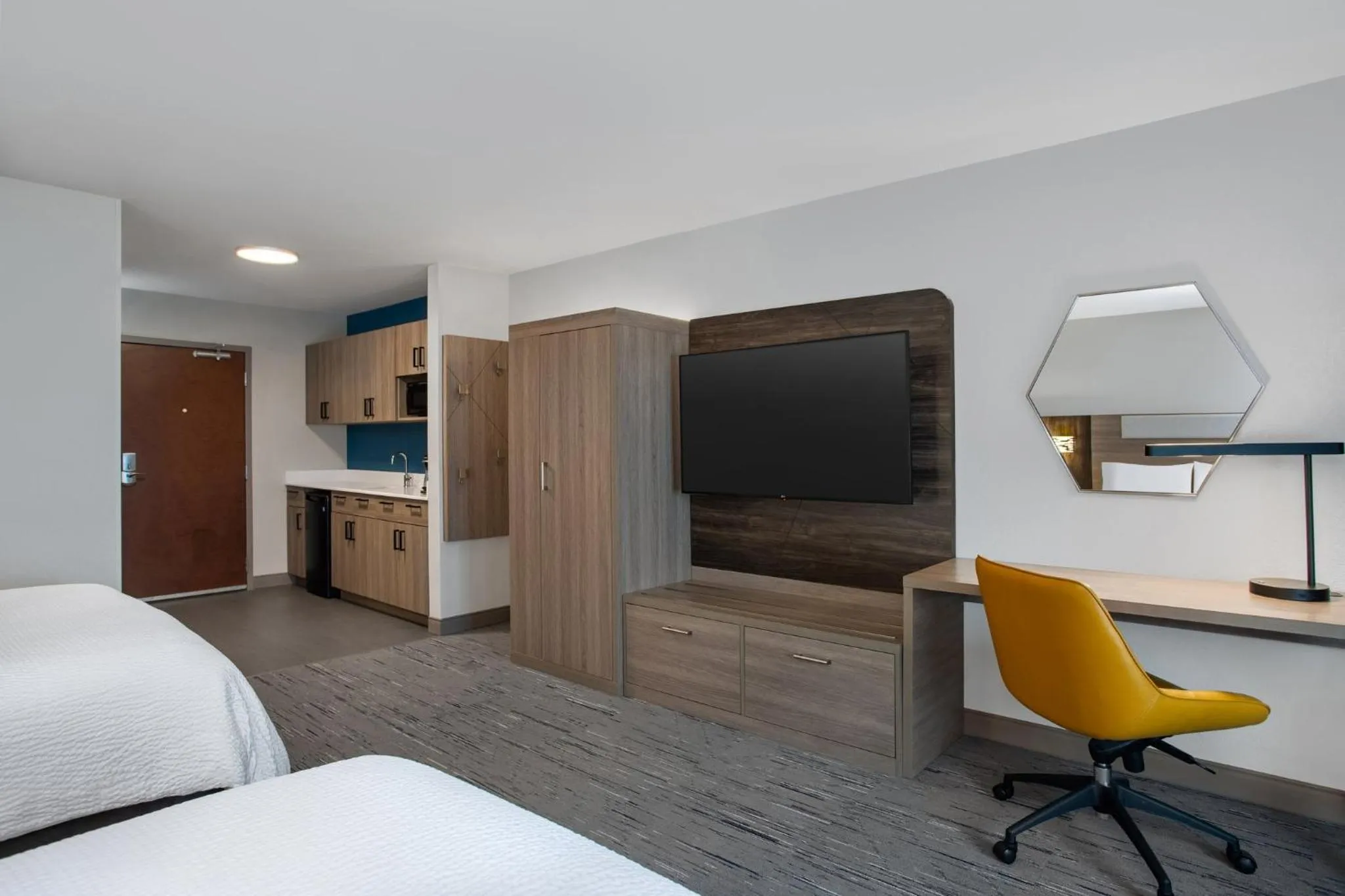 Photo of the whole room, Bed in Holiday Inn Express Hotel & Suites Terre Haute by IHG