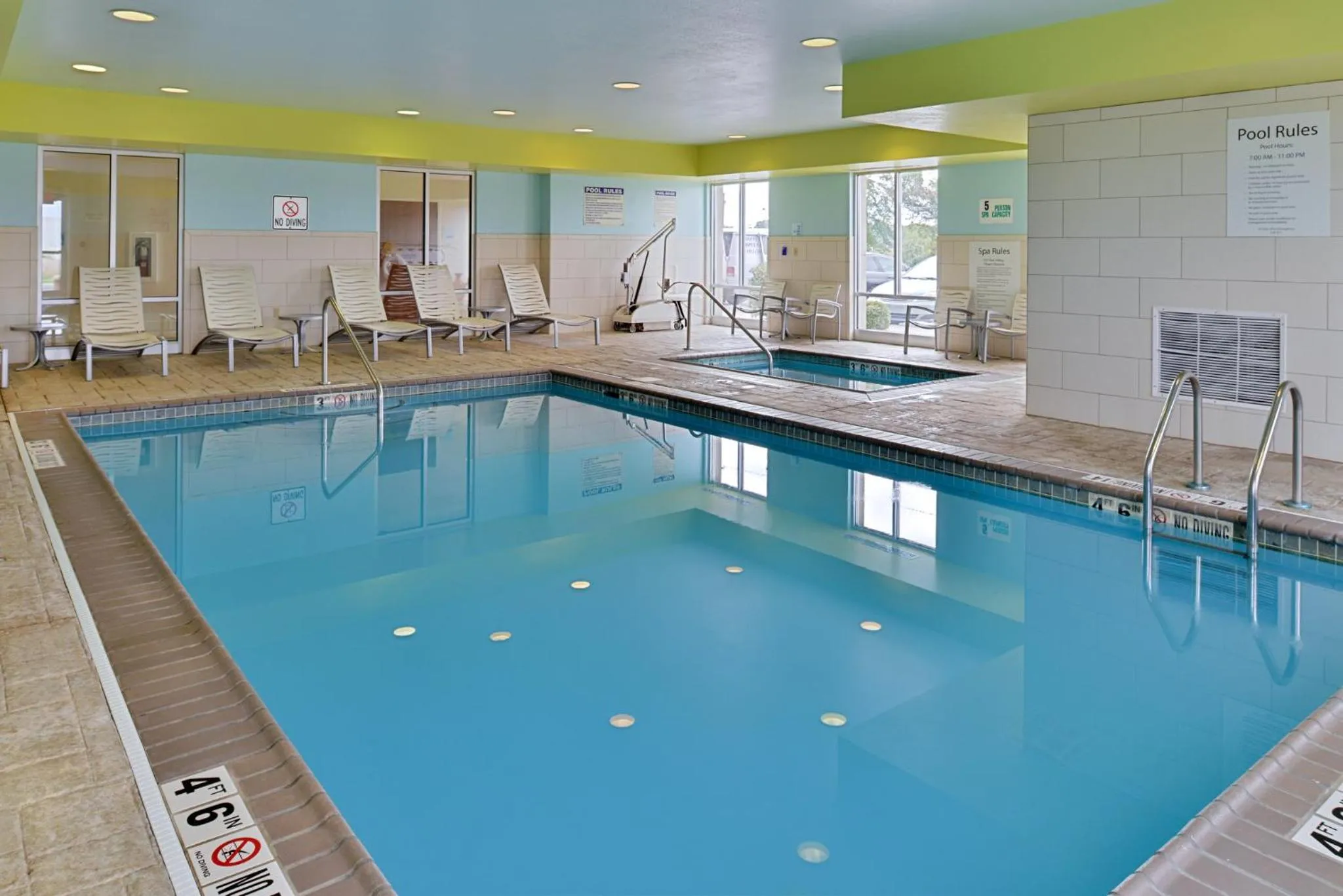 Swimming pool in Holiday Inn Express Hotel & Suites Terre Haute by IHG