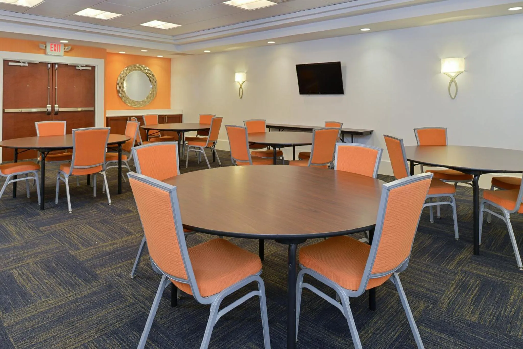 Meeting/conference room in Holiday Inn Express Hotel & Suites Terre Haute by IHG