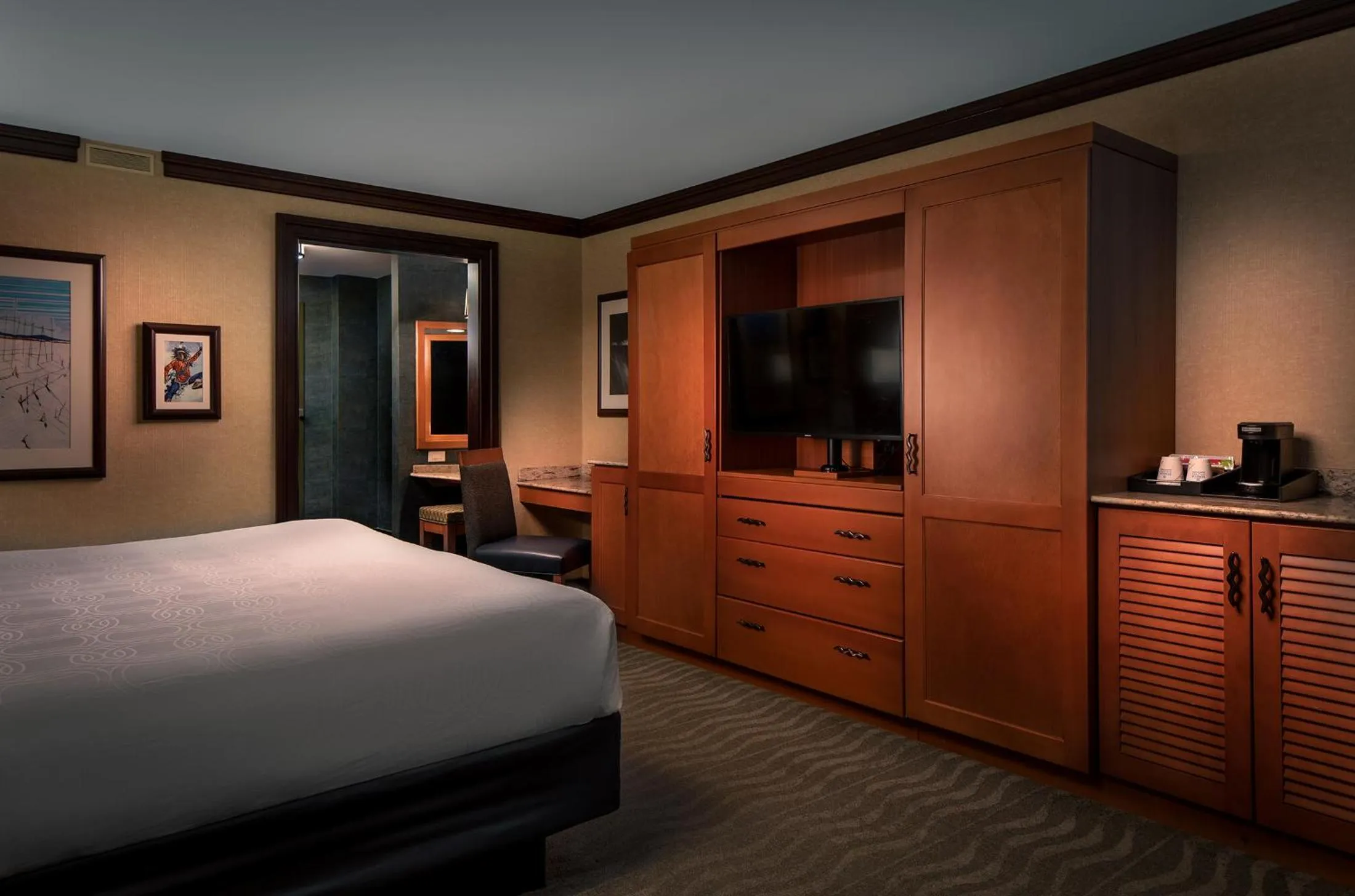 Bed in Seneca Niagara Resort & Casino