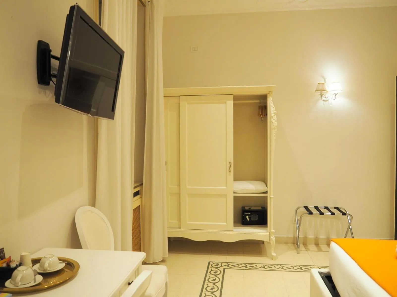 Photo of the whole room in Contessa Arrivabene Antica Dimora