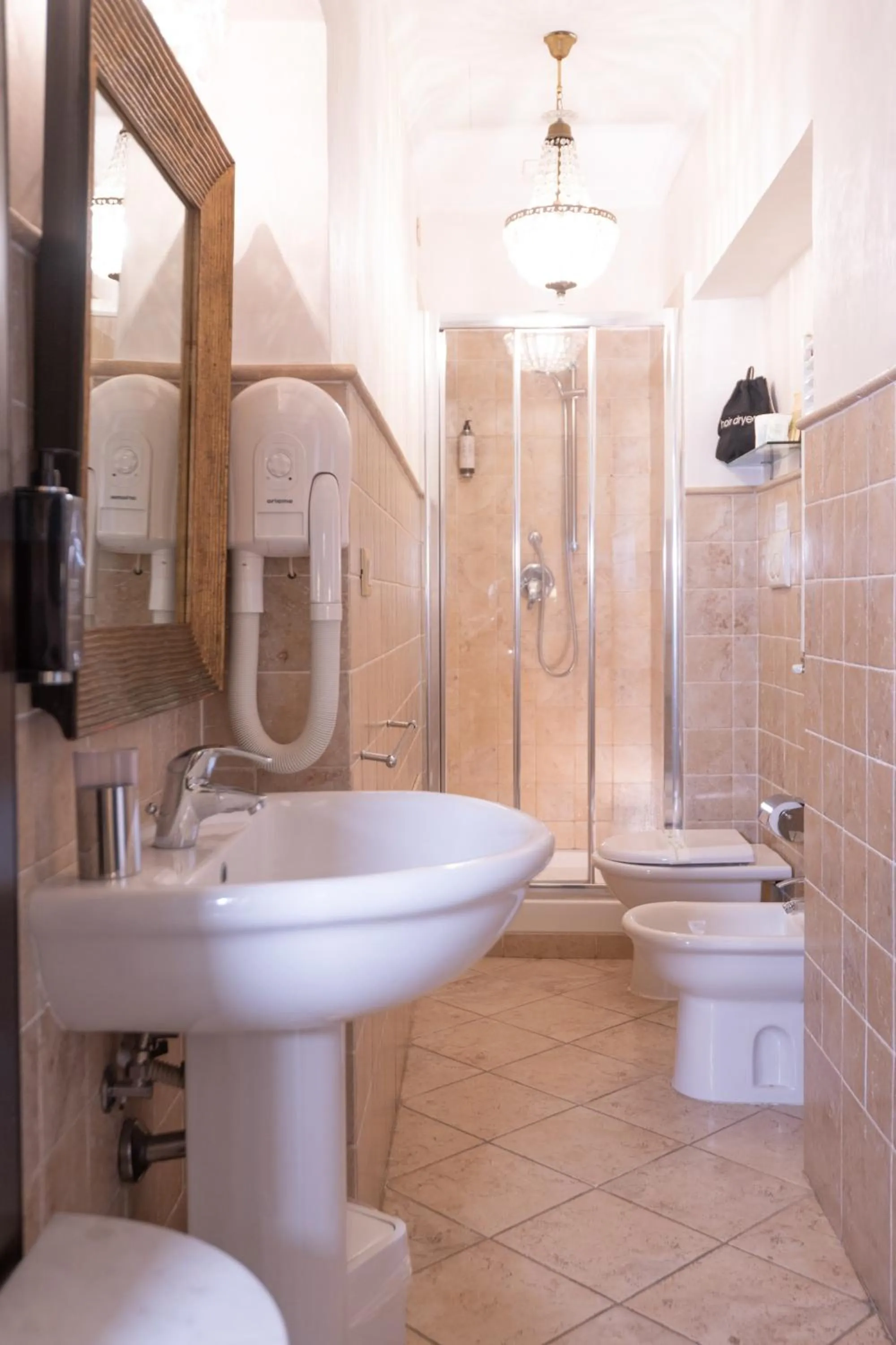 Shower in Contessa Arrivabene Antica Dimora