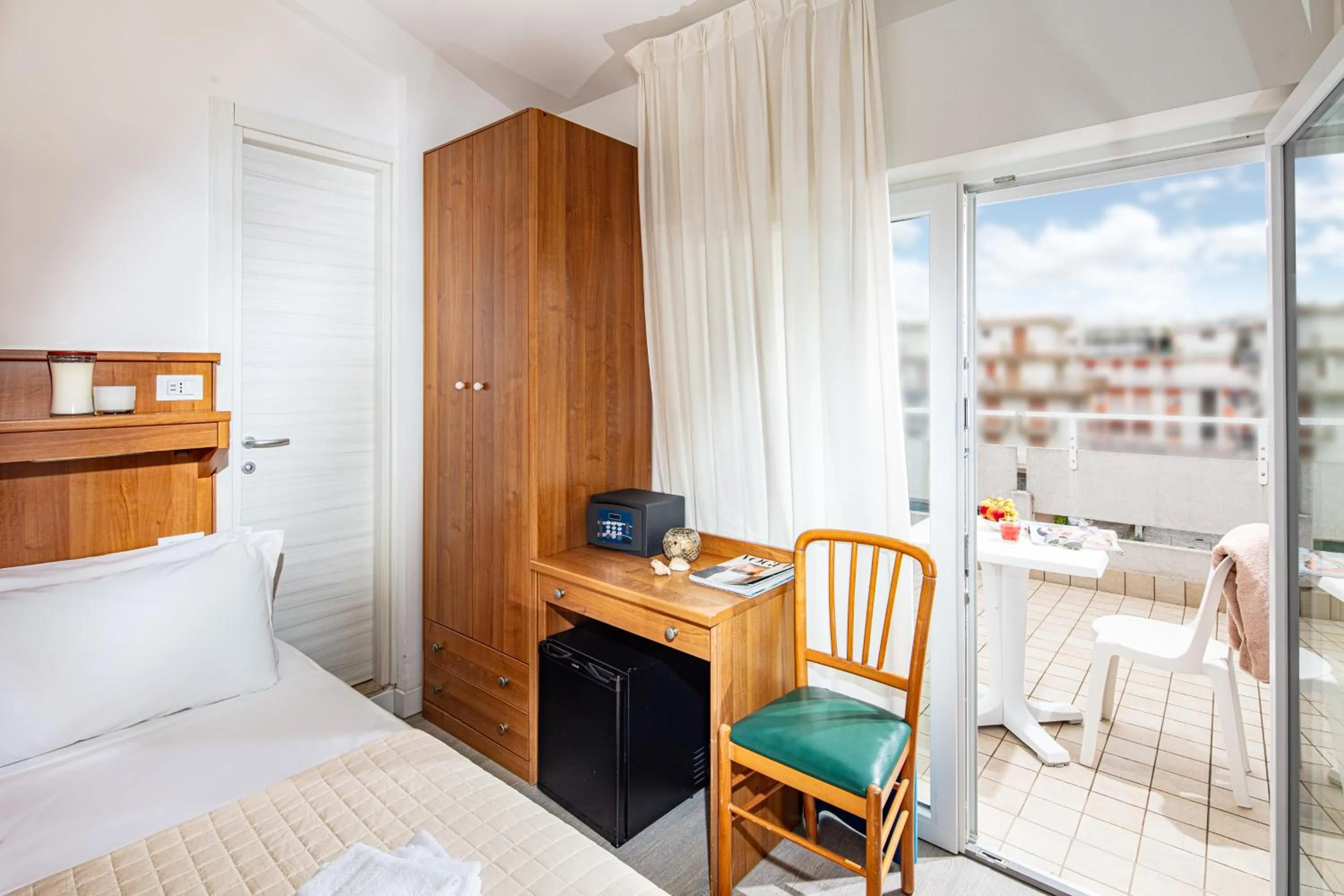 Property building, Bed in Hotel Pigalle