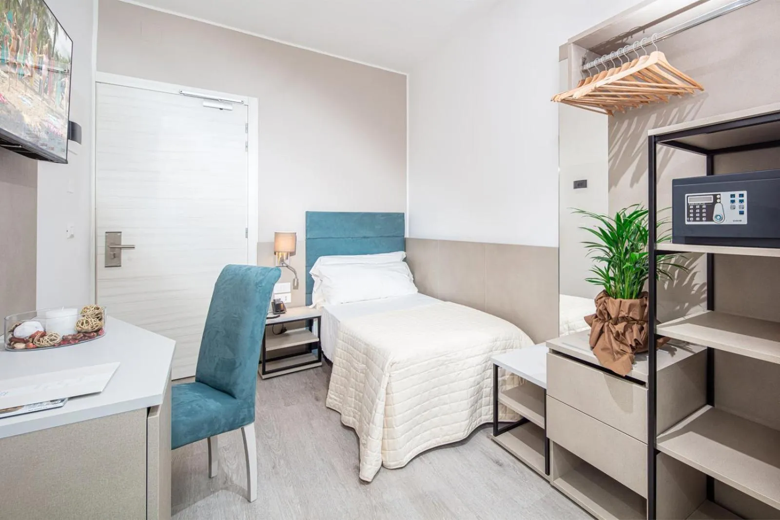 Bed in Hotel Pigalle