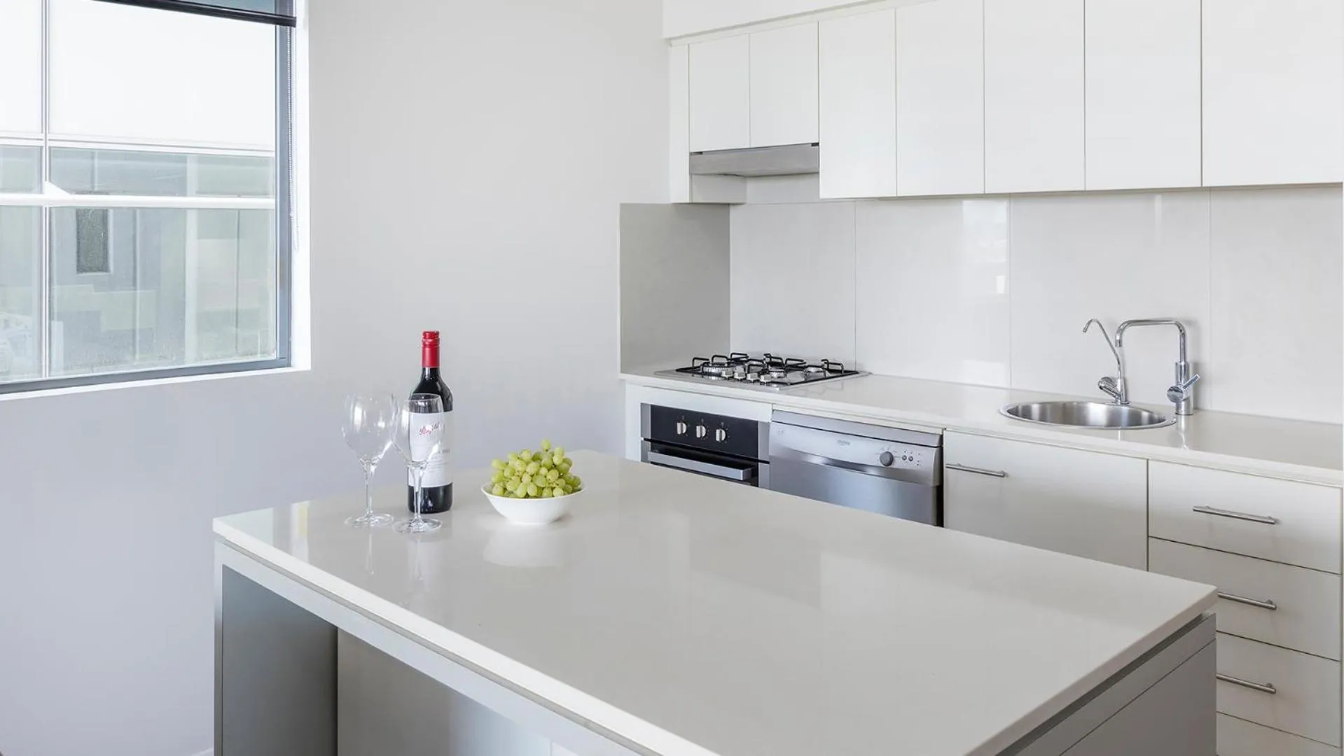 Kitchen or kitchenette in Oaks Brisbane on Margaret Suites