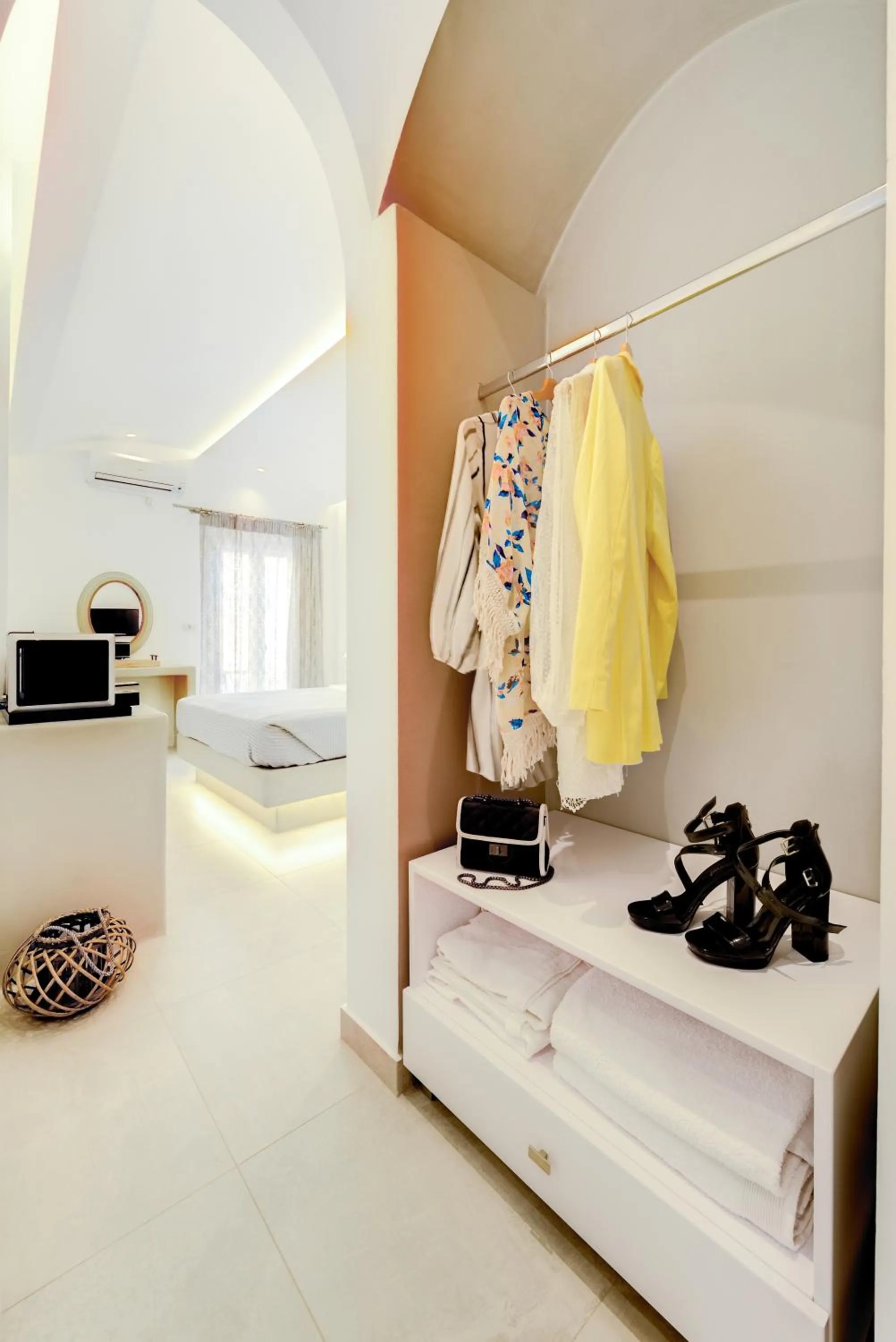 Photo of the whole room in Emerald Collection Suites