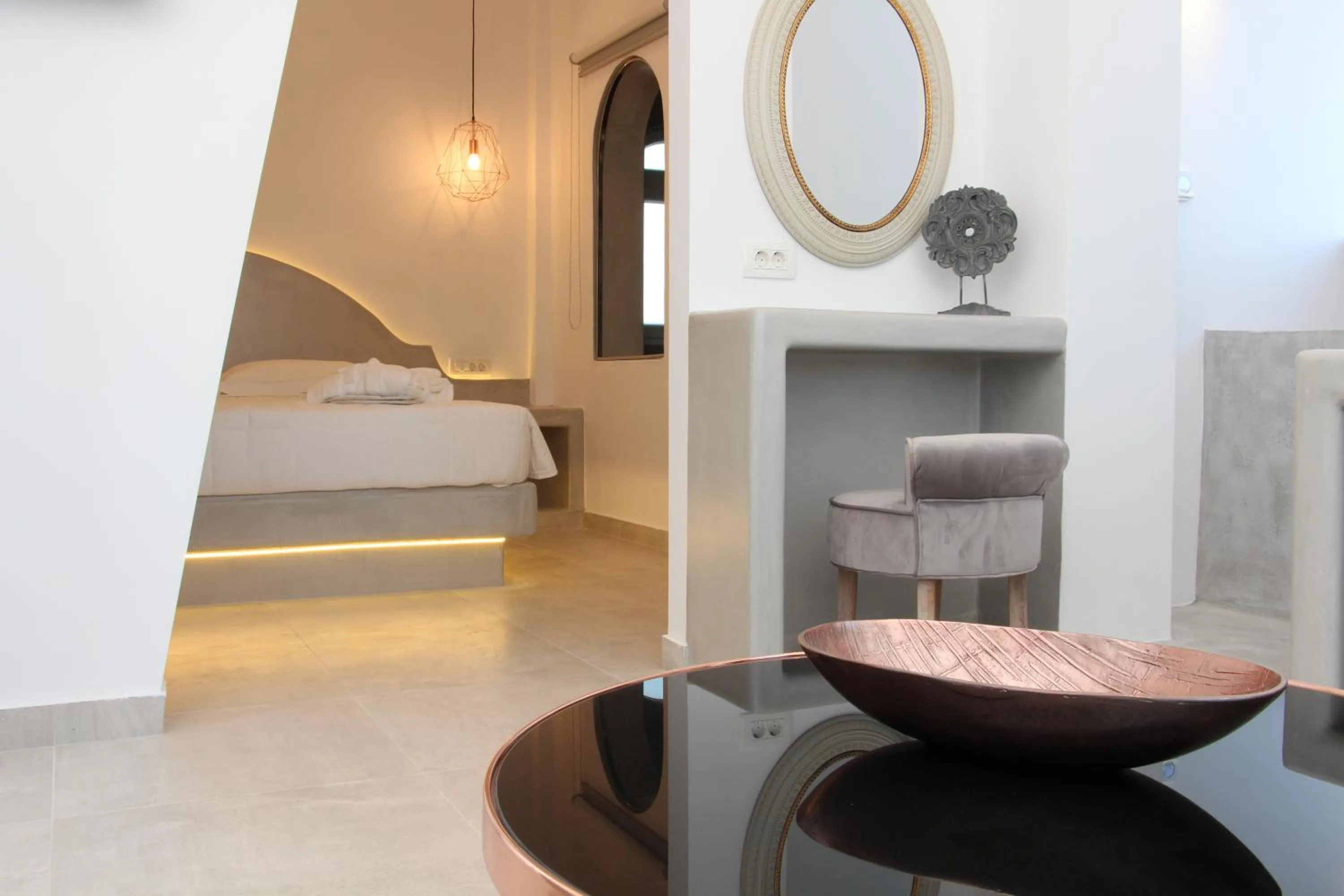 Photo of the whole room, Bed in Emerald Collection Suites