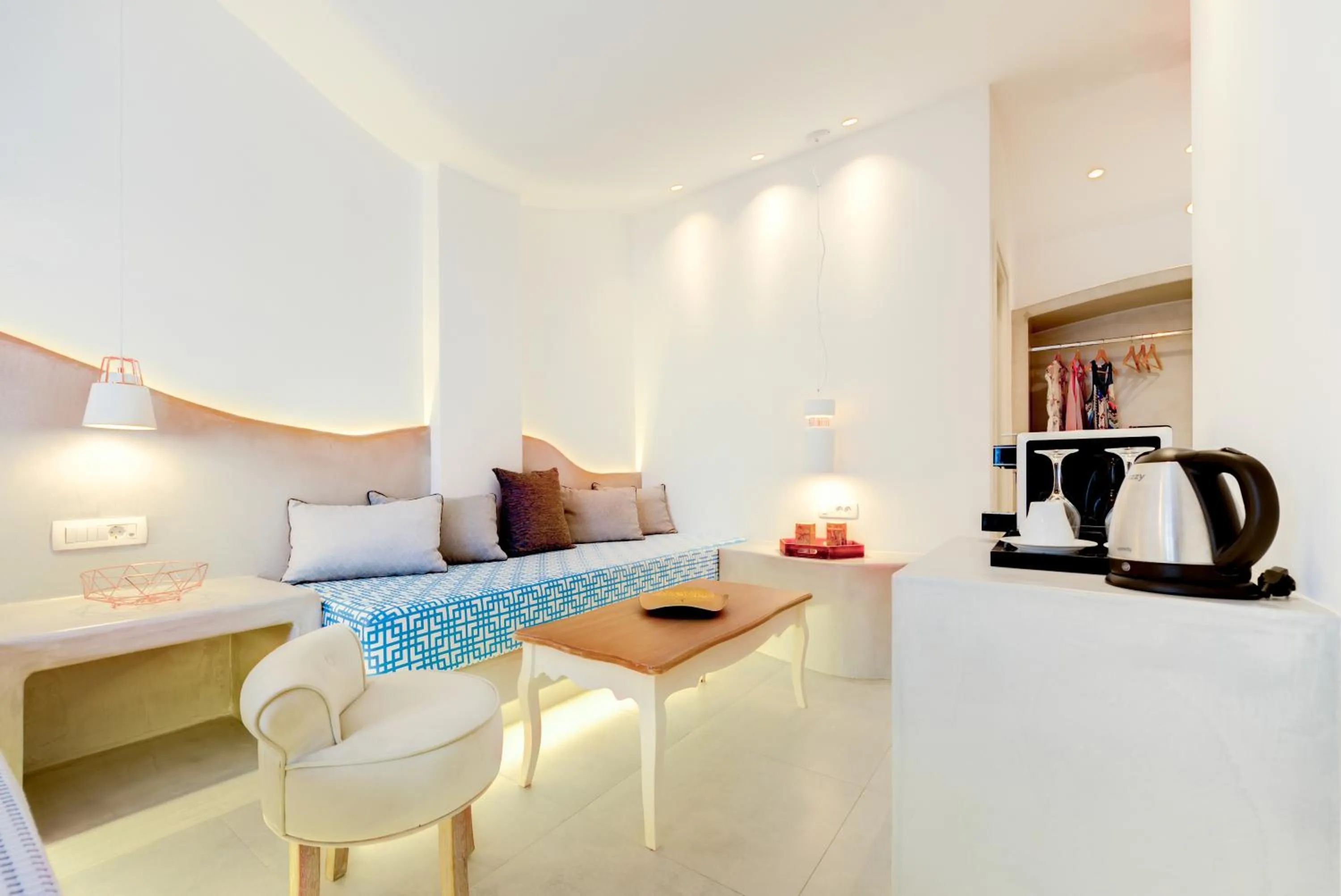 Photo of the whole room in Emerald Collection Suites