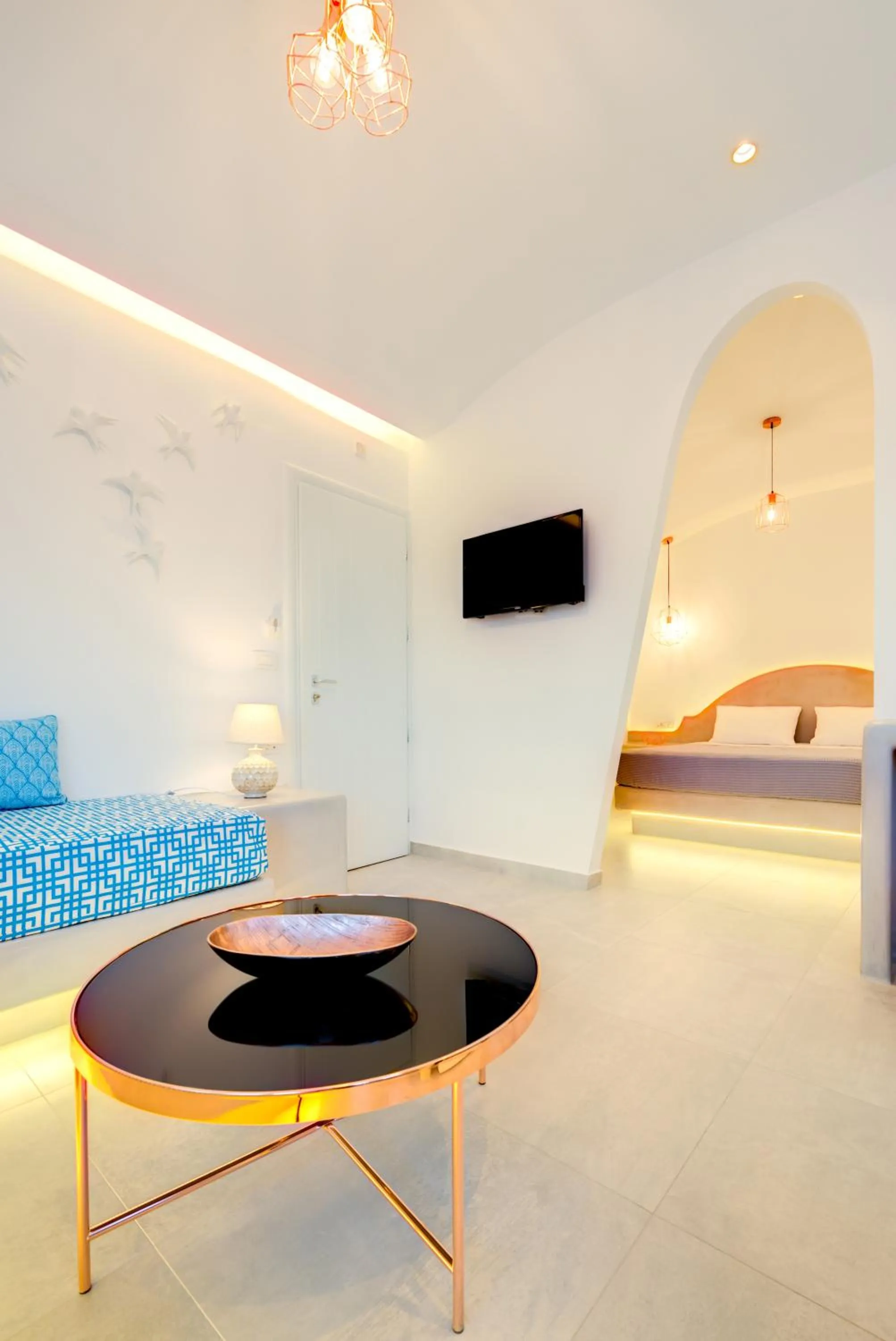 Photo of the whole room, Bed in Emerald Collection Suites