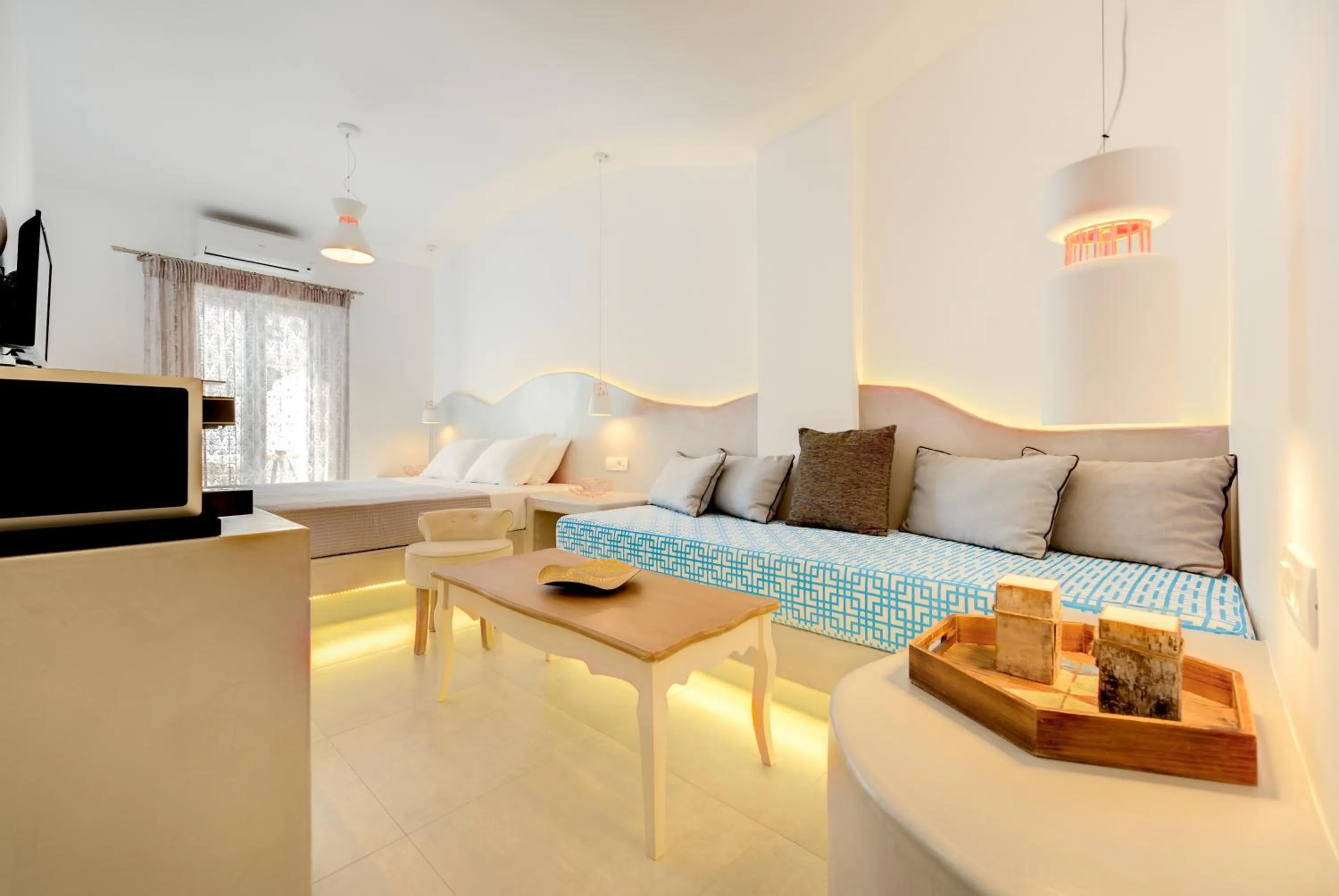 Photo of the whole room in Emerald Collection Suites