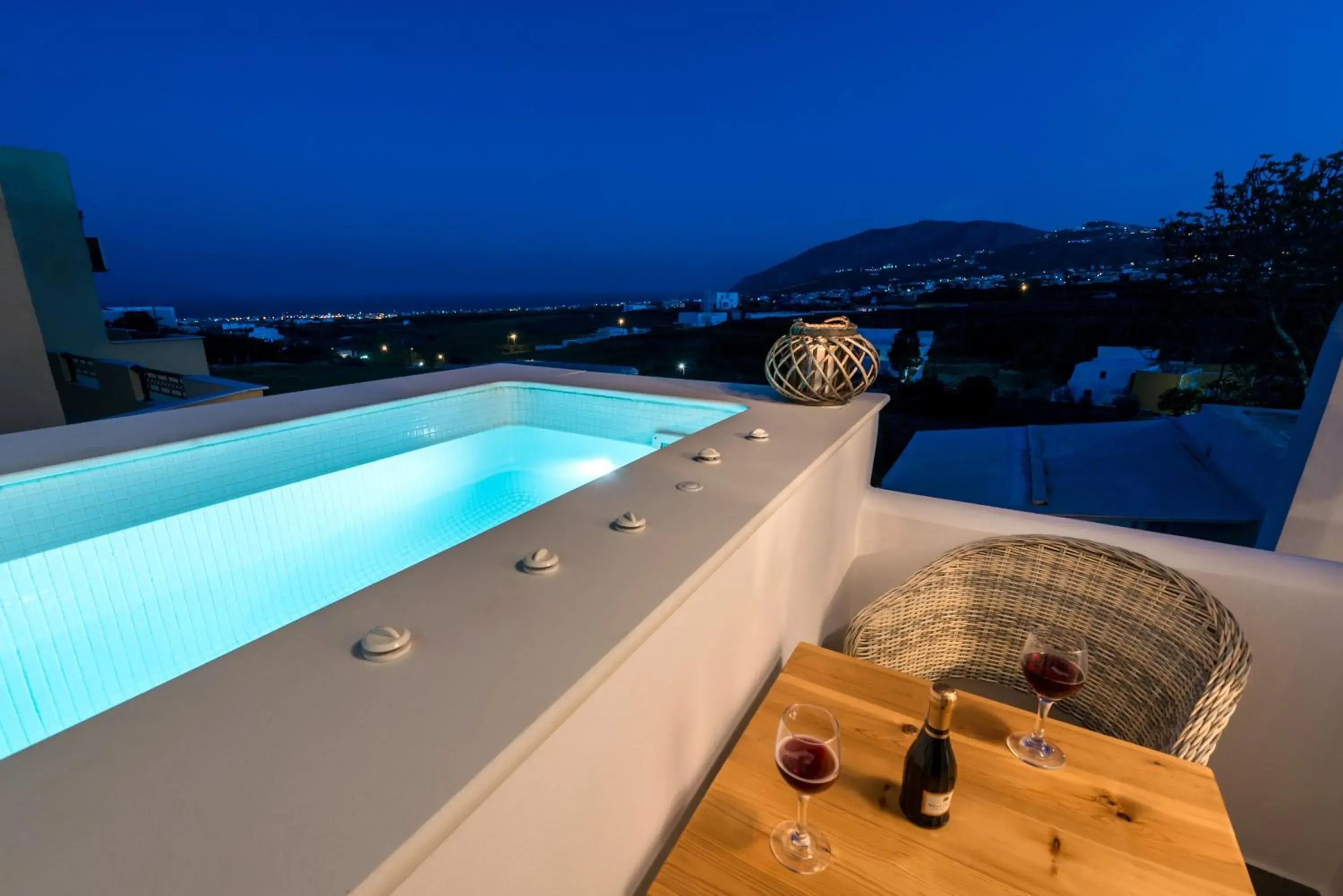 Executive Suite with Outdoor Hot Tub in Emerald Collection Suites Executive Suite with Outdoor Hot Tub in Emerald Collection Suites