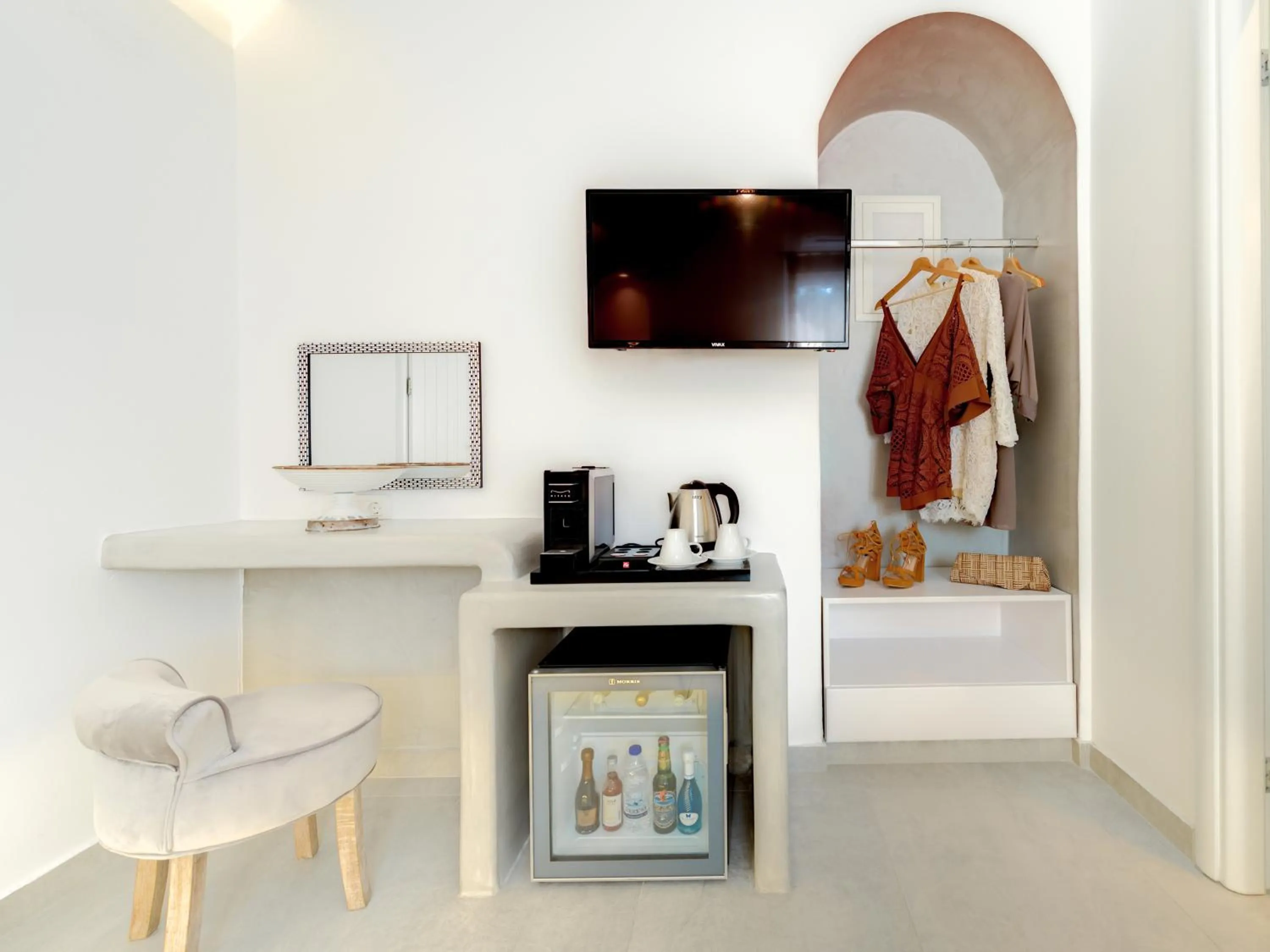 wardrobe, Bed in Emerald Collection Suites