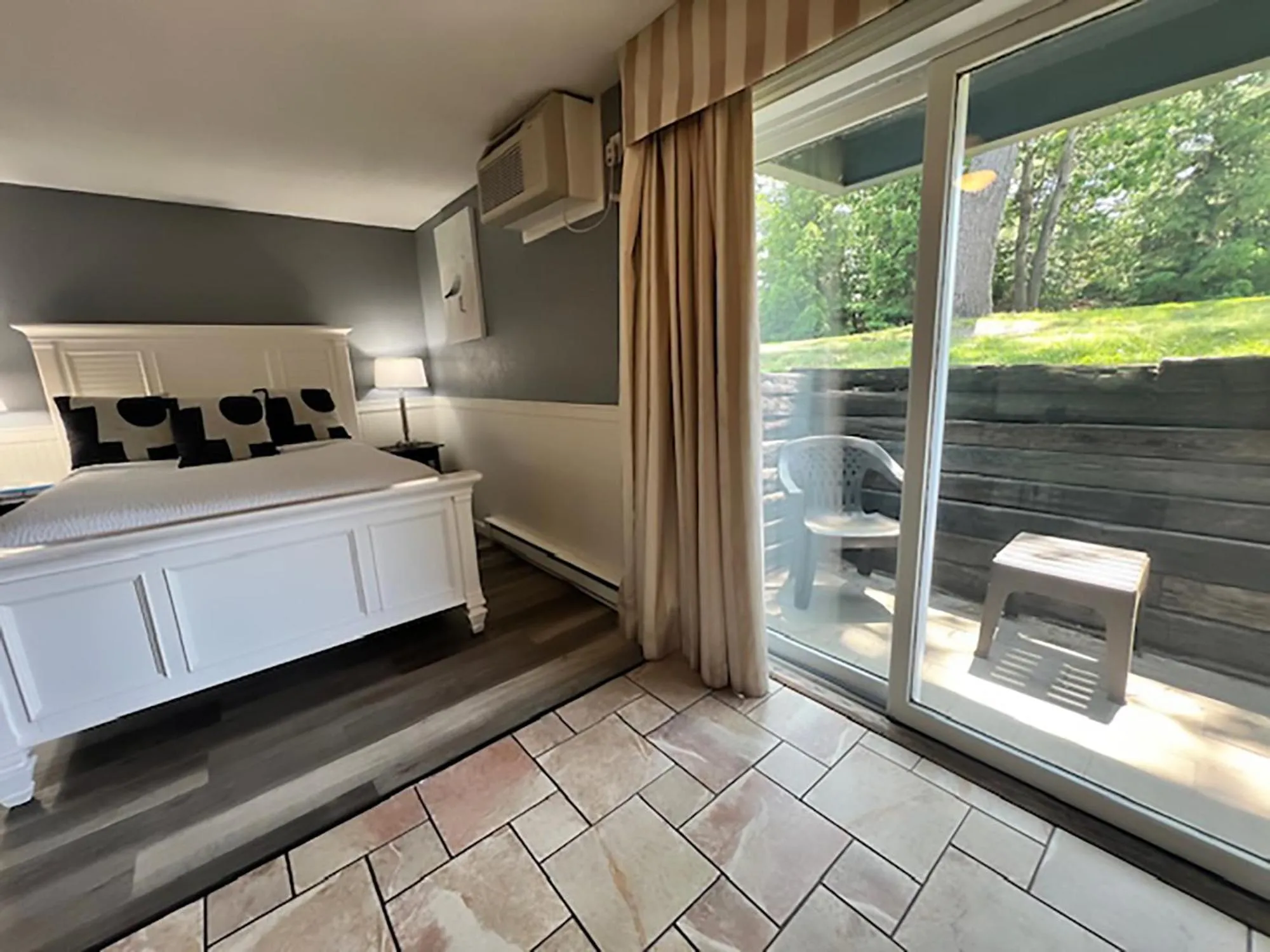 Bed in Travelodge by Wyndham Traverse City MI