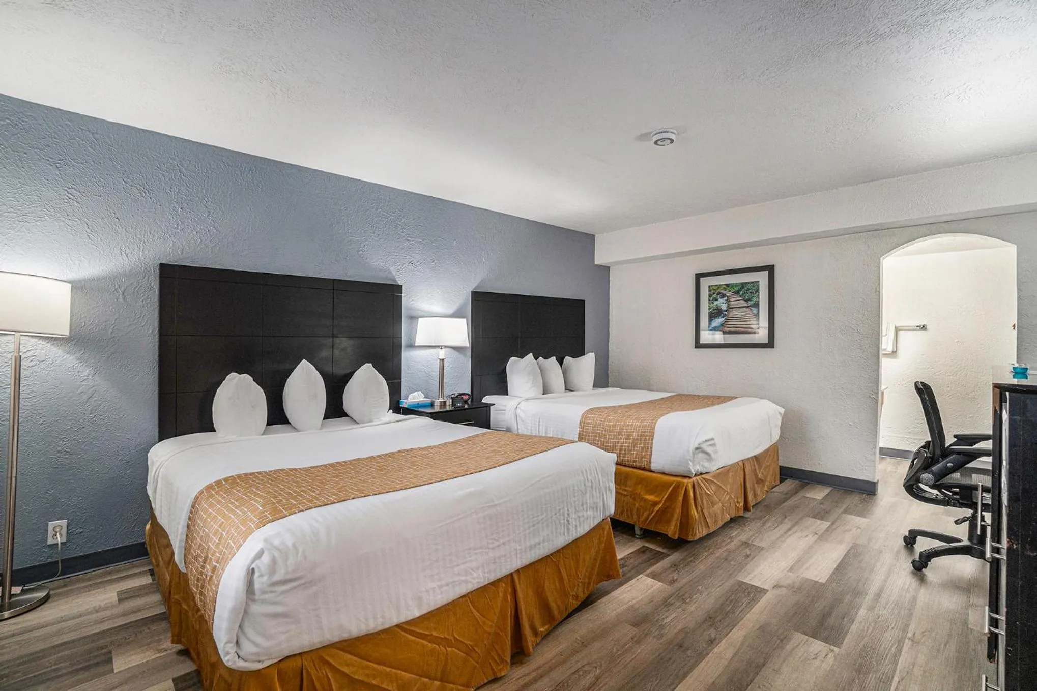 Bed in Travelodge by Wyndham Traverse City MI