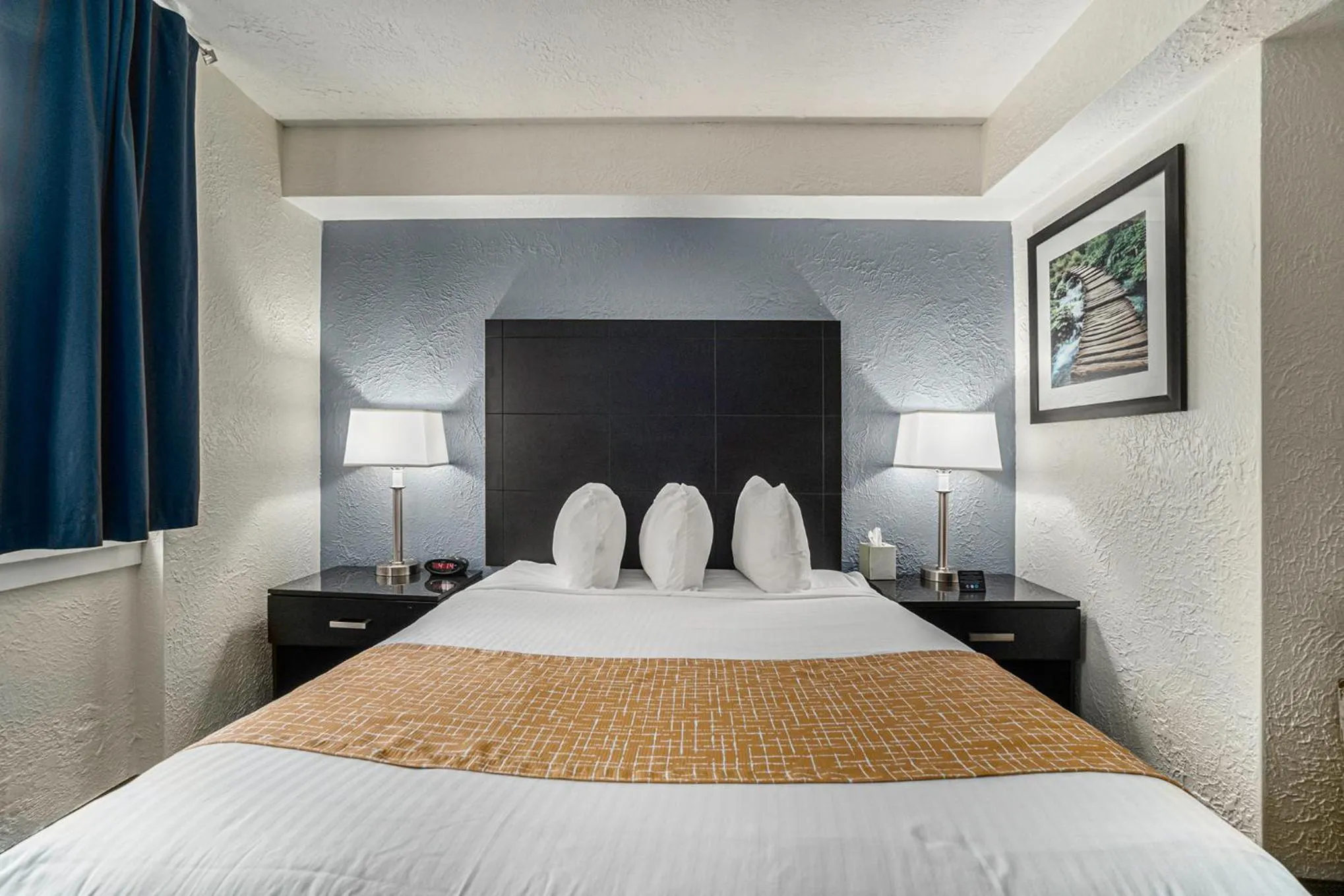 Bed in Travelodge by Wyndham Traverse City MI