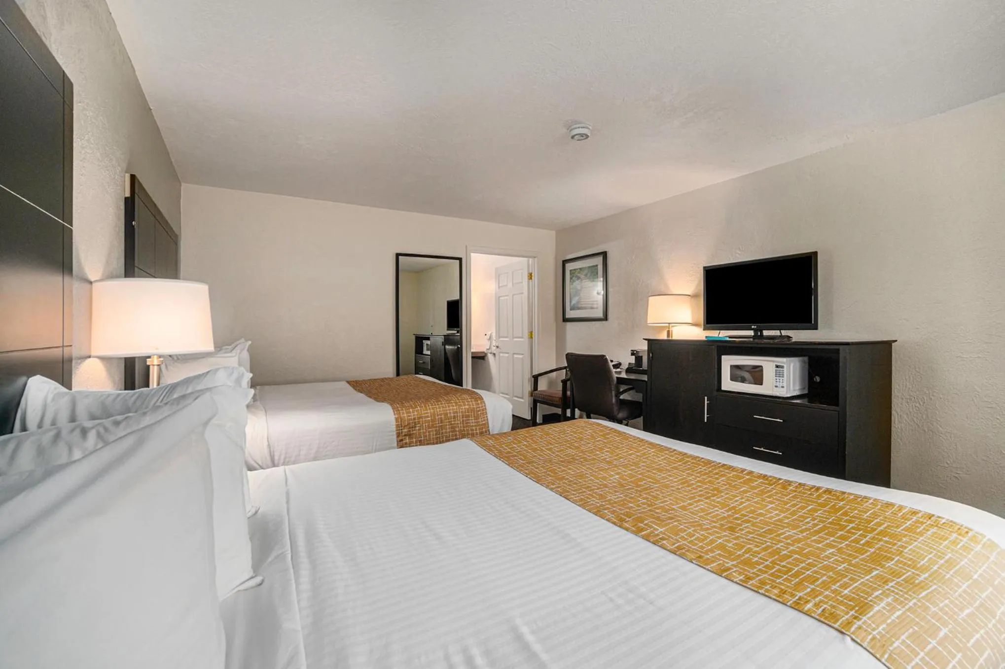 Bed in Travelodge by Wyndham Traverse City MI