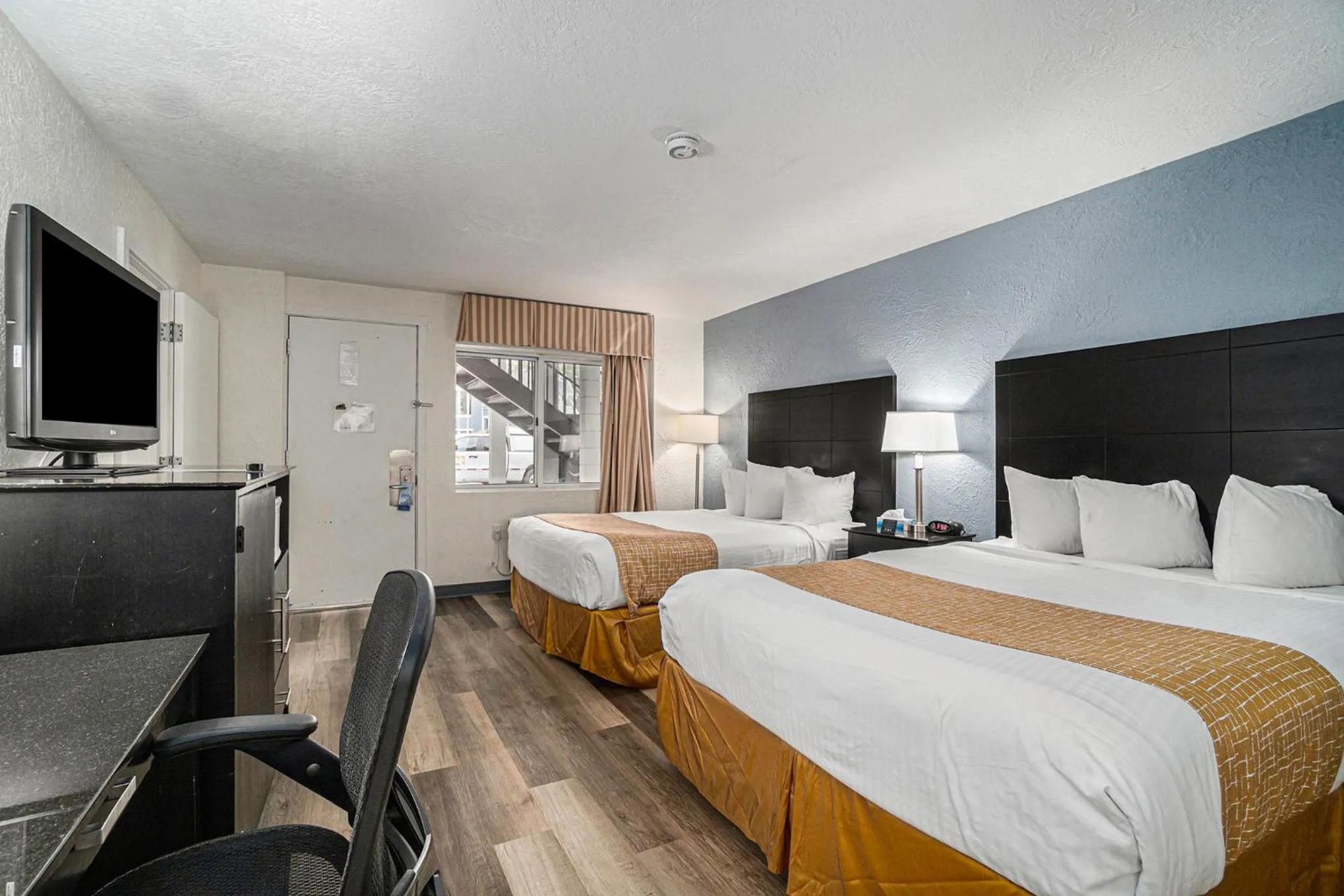 Bed in Travelodge by Wyndham Traverse City MI