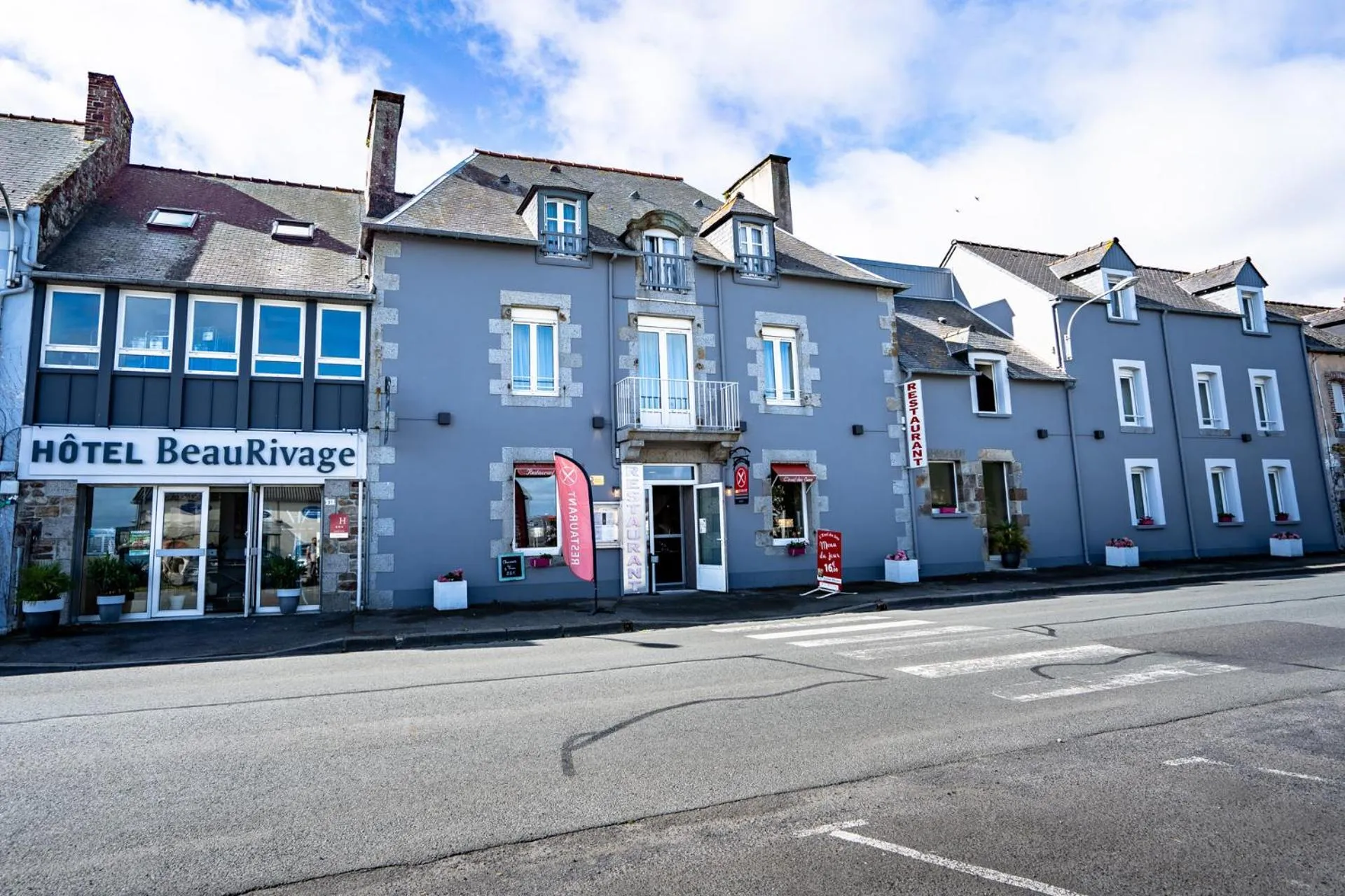 Property building in Hotel Beau Rivage