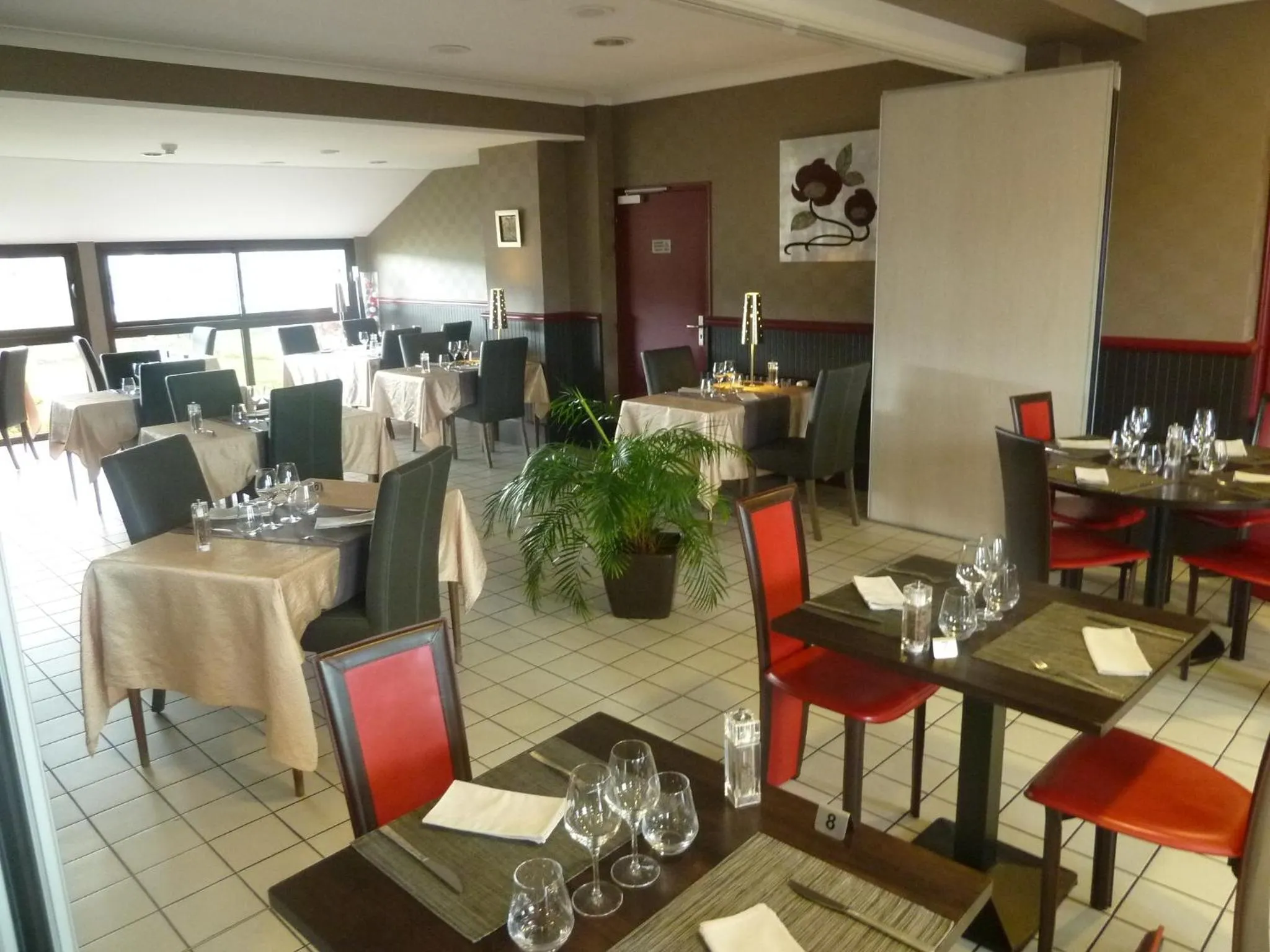 Restaurant/places to eat in Hotel Beau Rivage