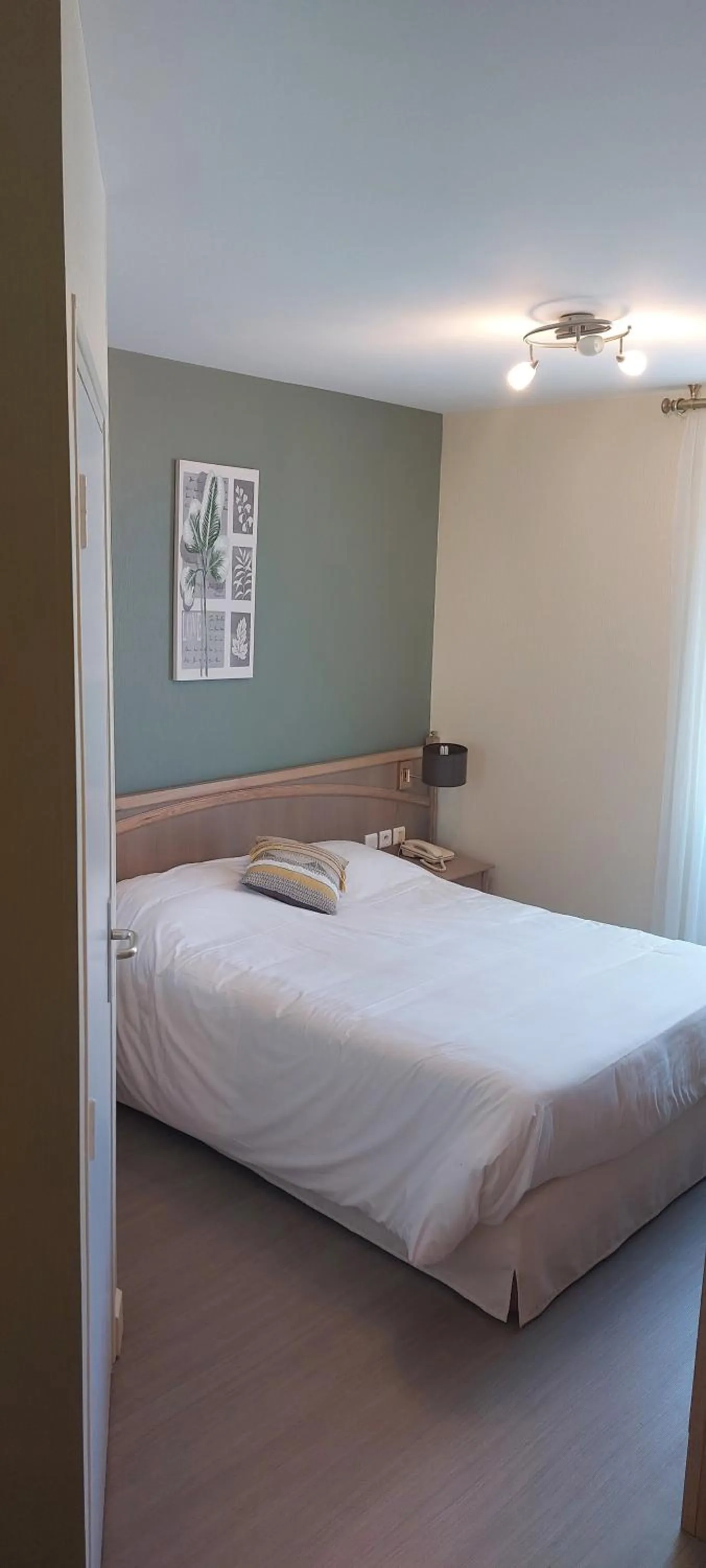 Photo of the whole room, Bed in Hotel Beau Rivage