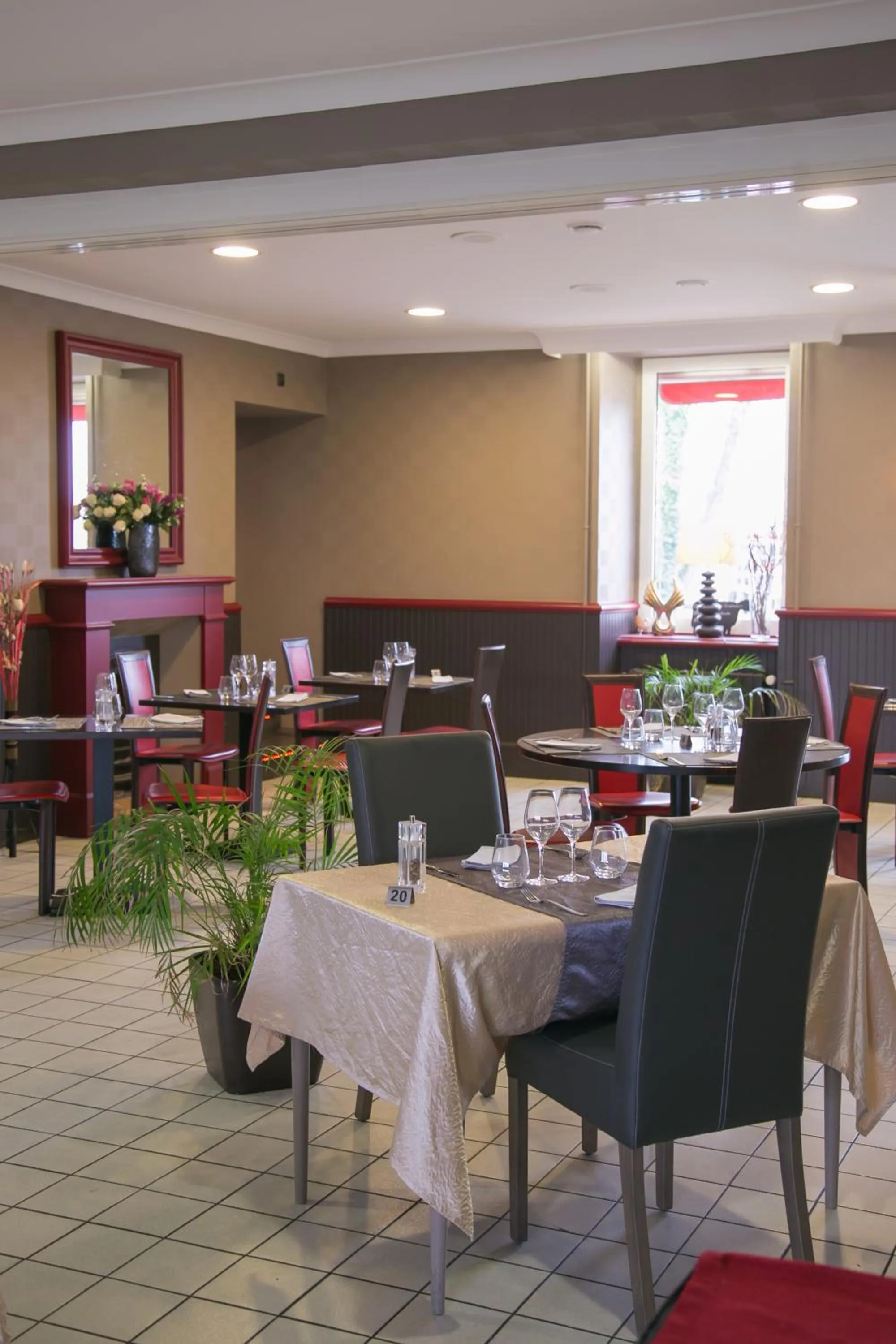 Restaurant/places to eat in Hotel Beau Rivage