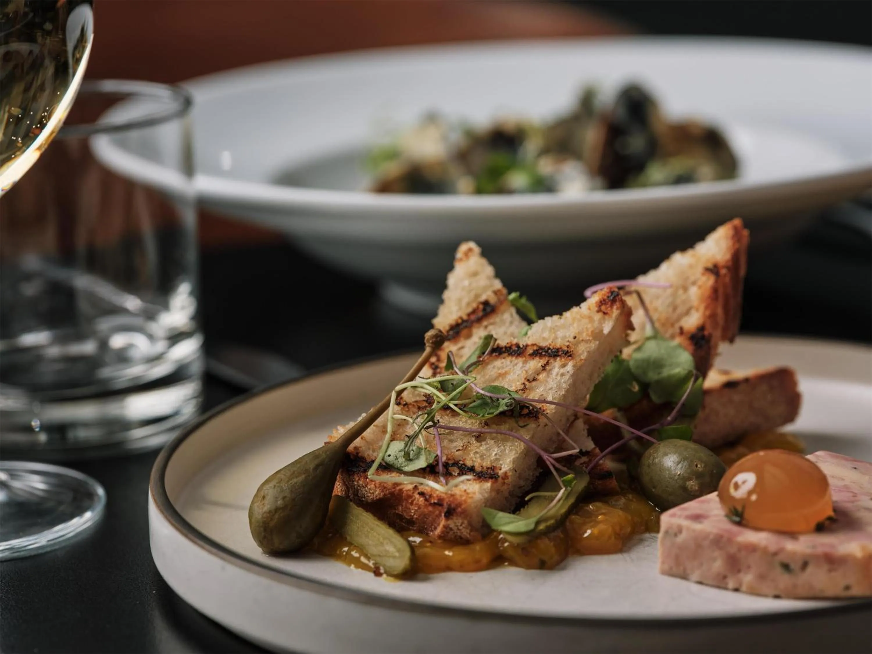 Restaurant/places to eat in Radisson On Flagstaff Gardens Melbourne