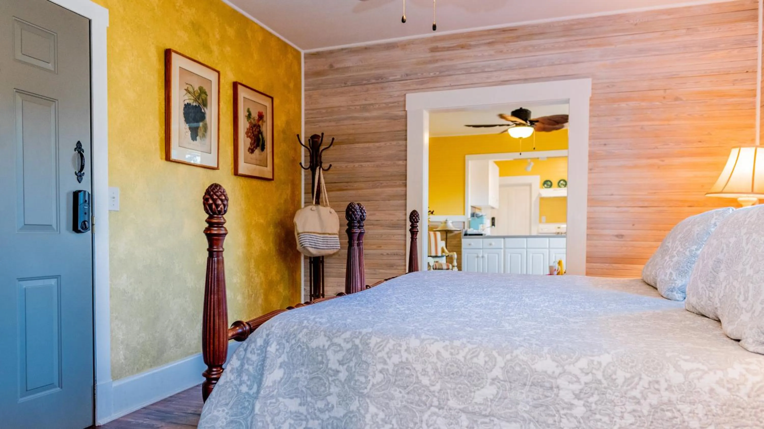 Bed in Meranova Guest Inn