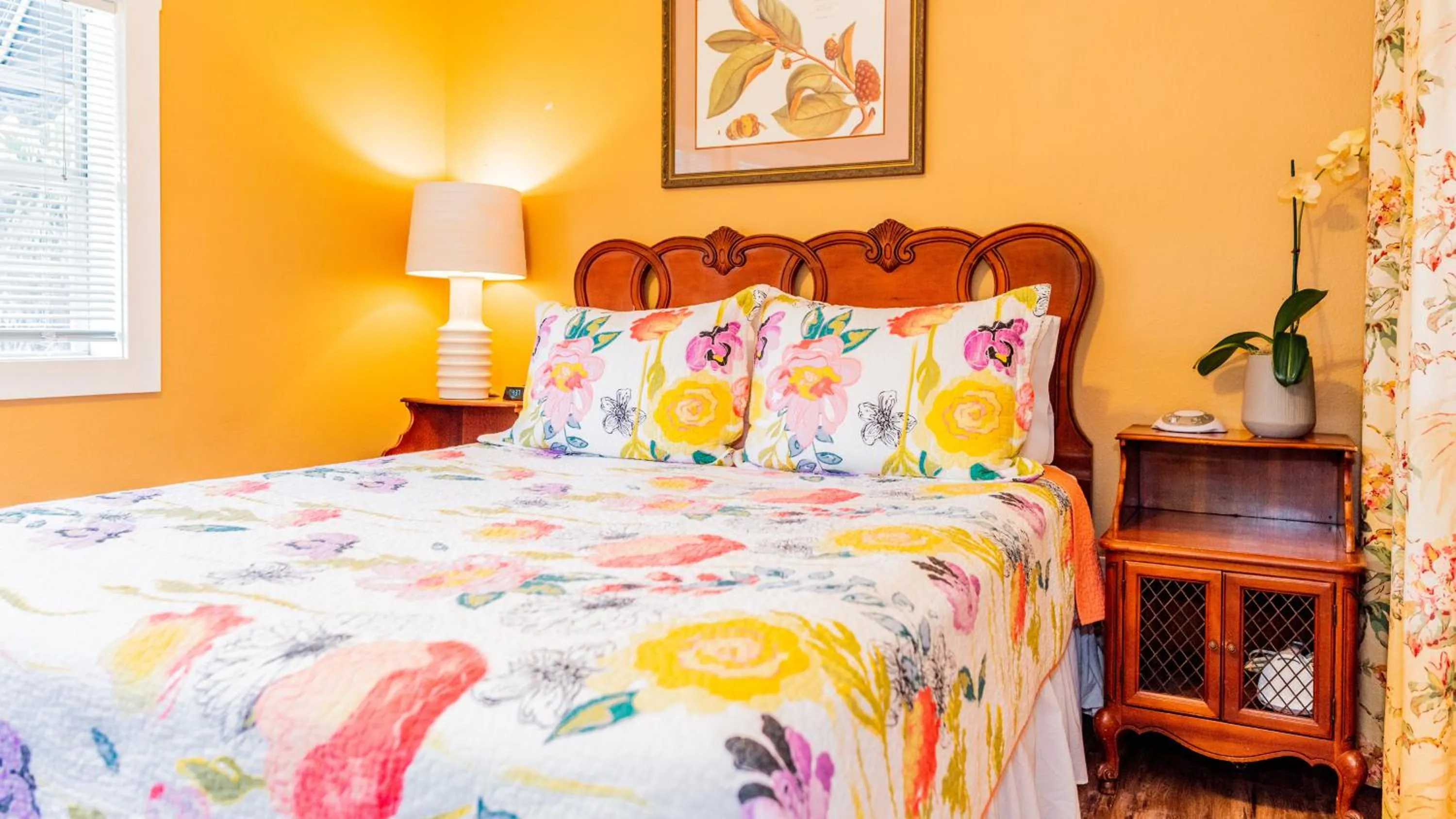 Bed in Meranova Guest Inn