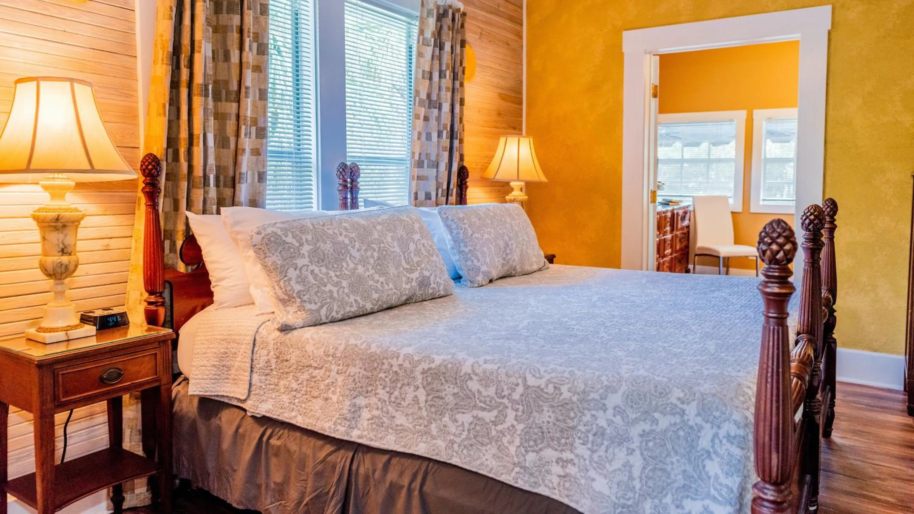 Bed in Meranova Guest Inn