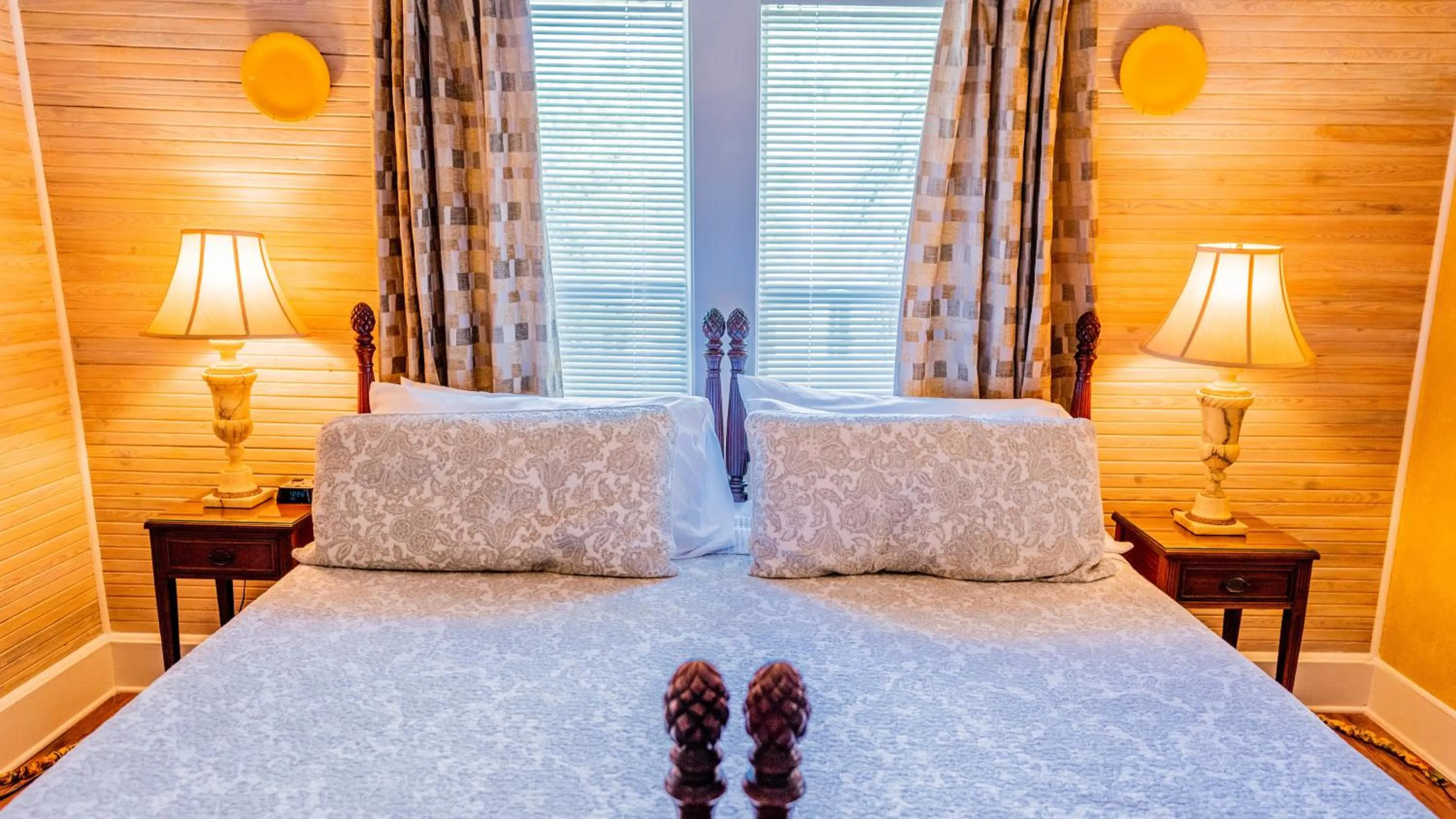 Bed in Meranova Guest Inn