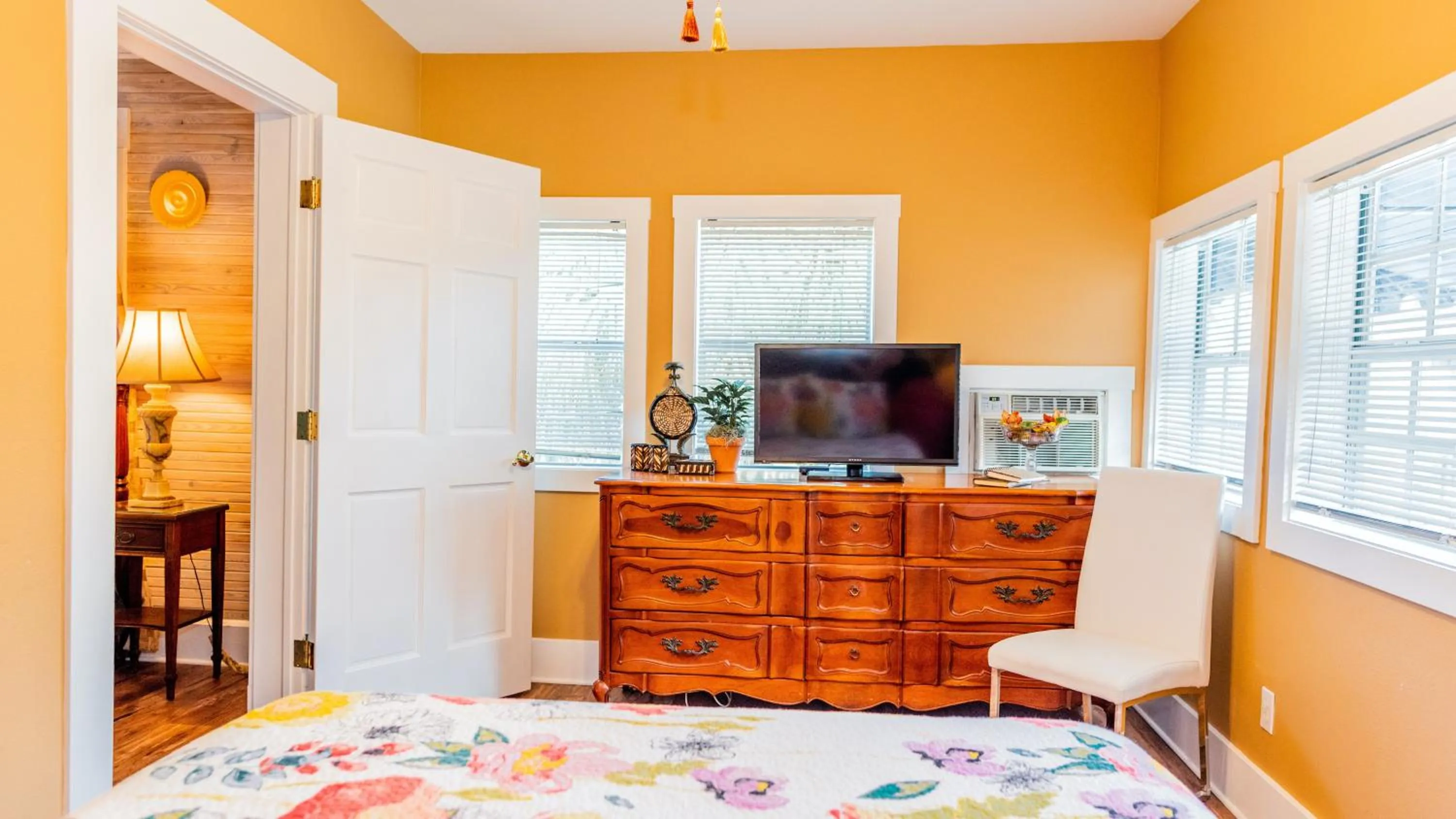 Bed in Meranova Guest Inn