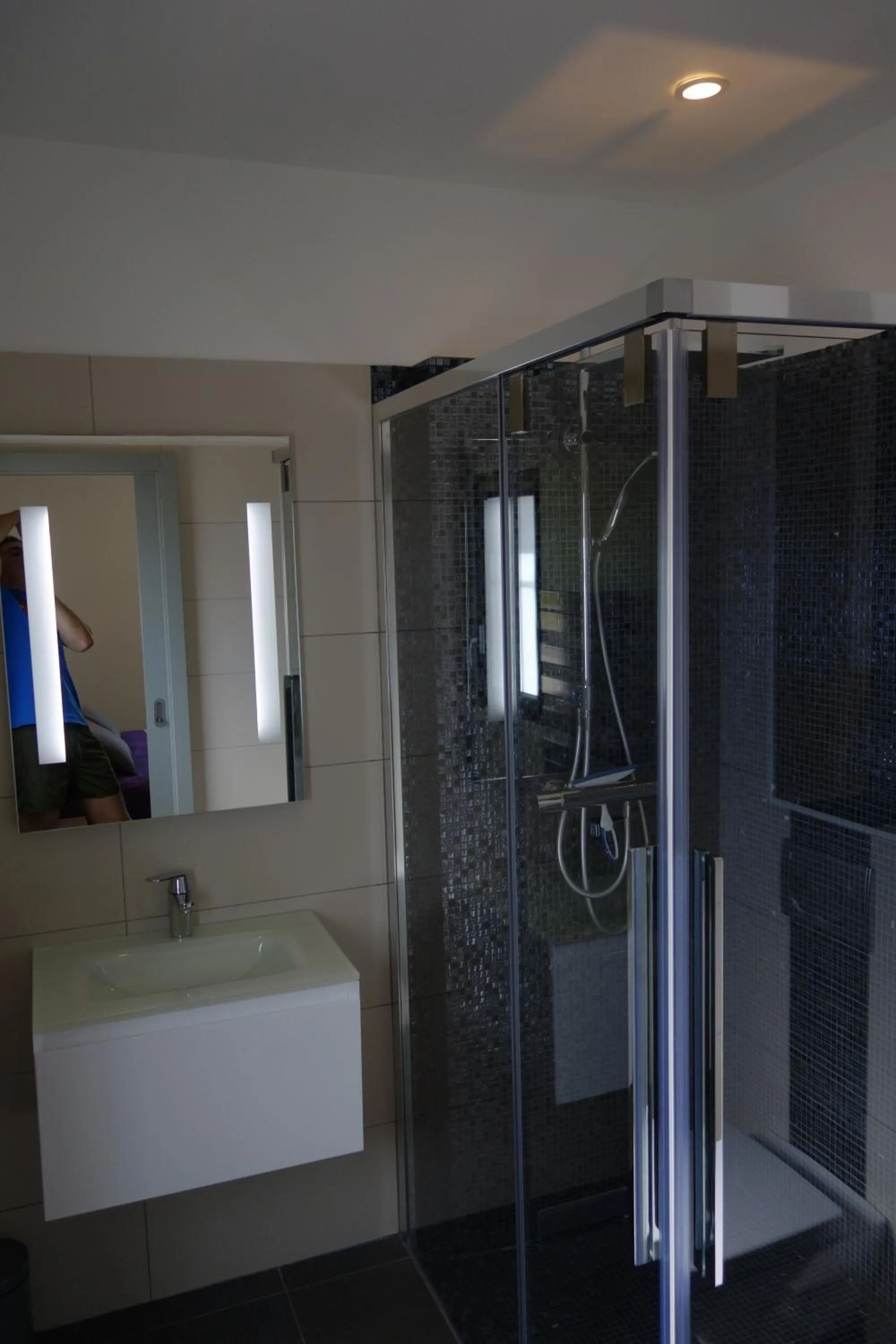Shower in Villa Otilia-Bed and Breakfast-Chambres d'hôtes en Provence