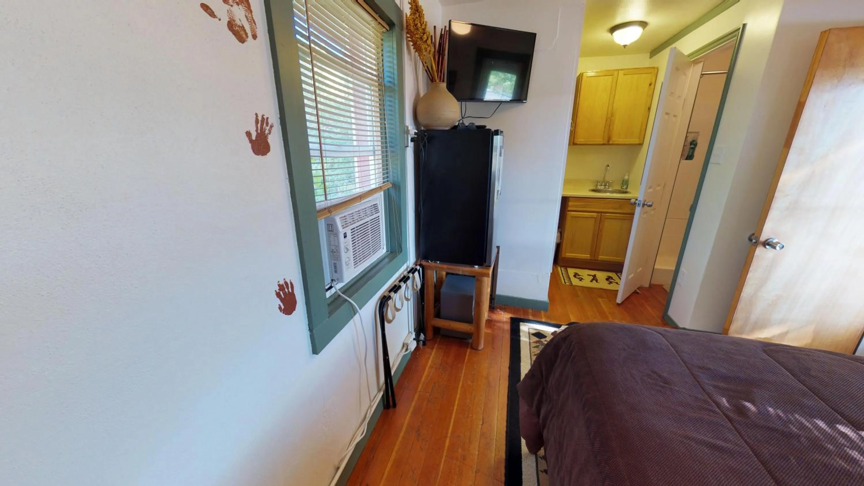 Kitchen or kitchenette, Bed in Hot Tub, Kokopelli Kabyn, Cute and Cozy!