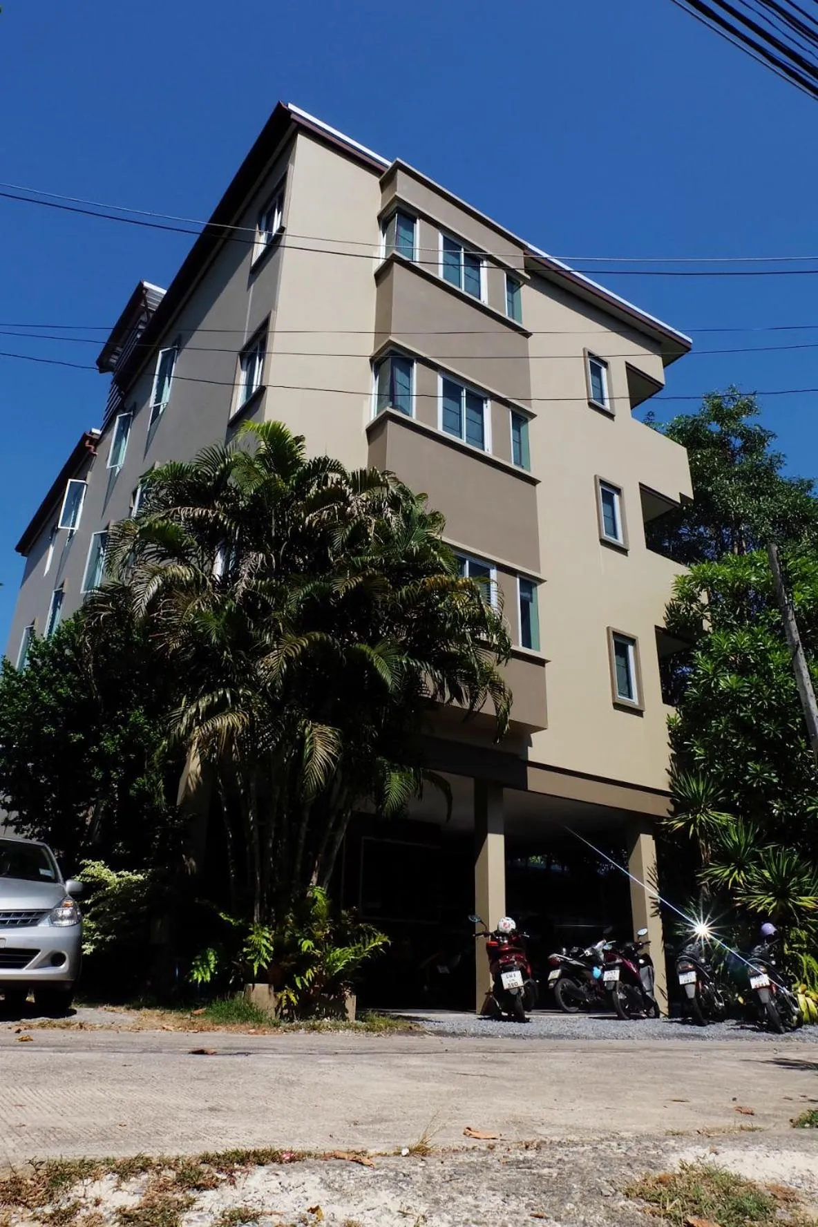 Property building in Benjamas Place