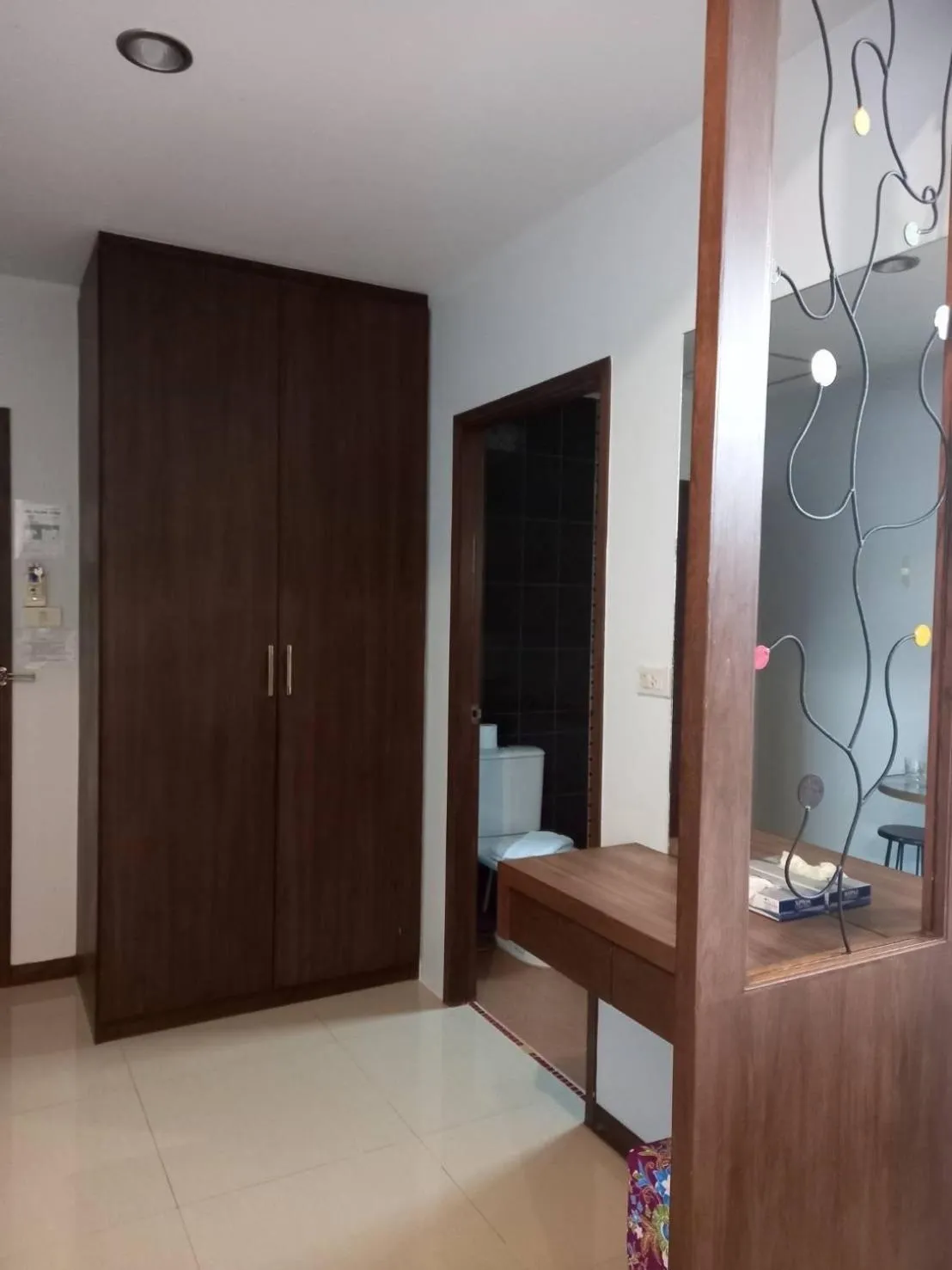 wardrobe in Benjamas Place