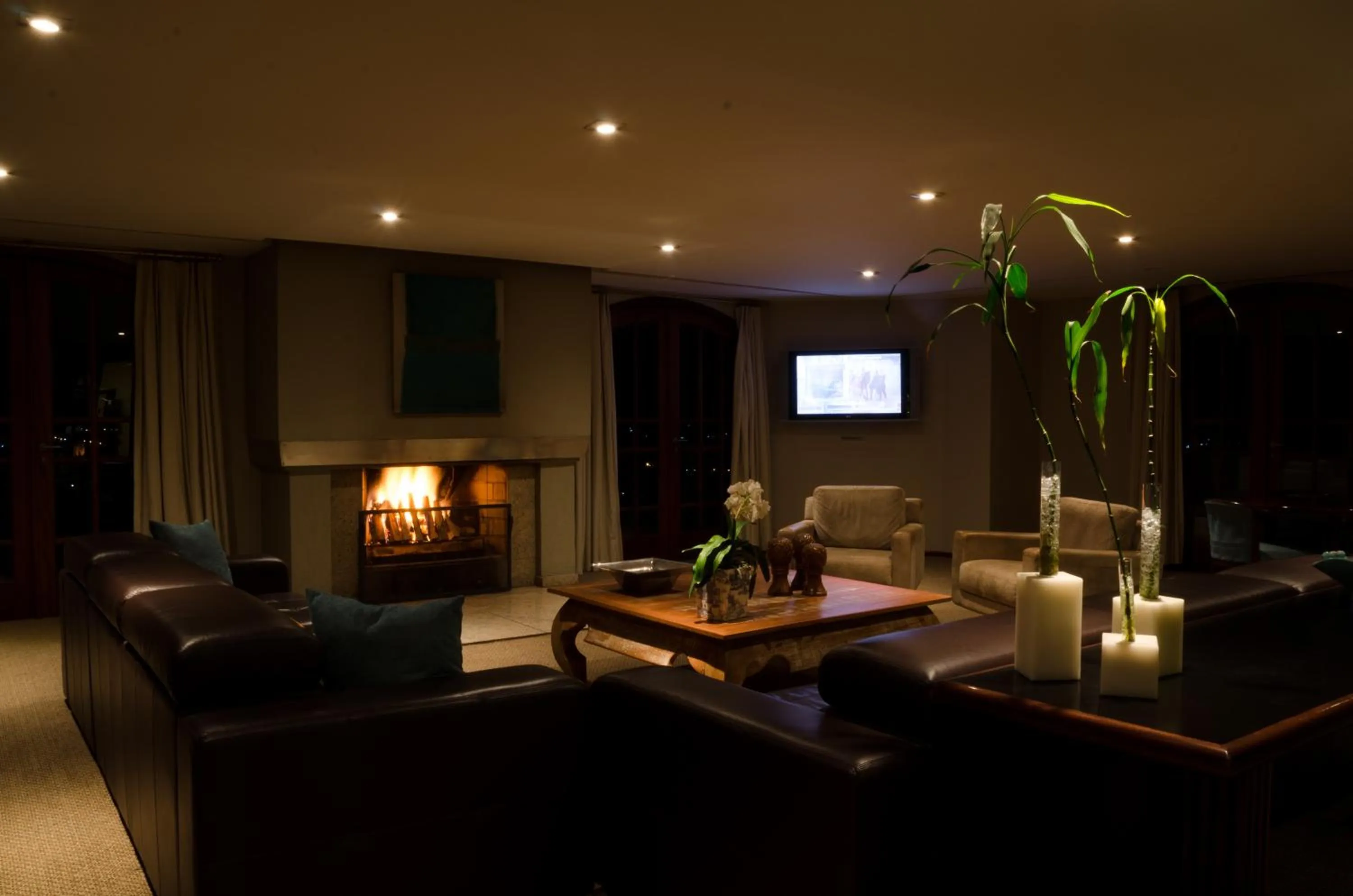 Communal lounge/ TV room in Hotel Home Green Home