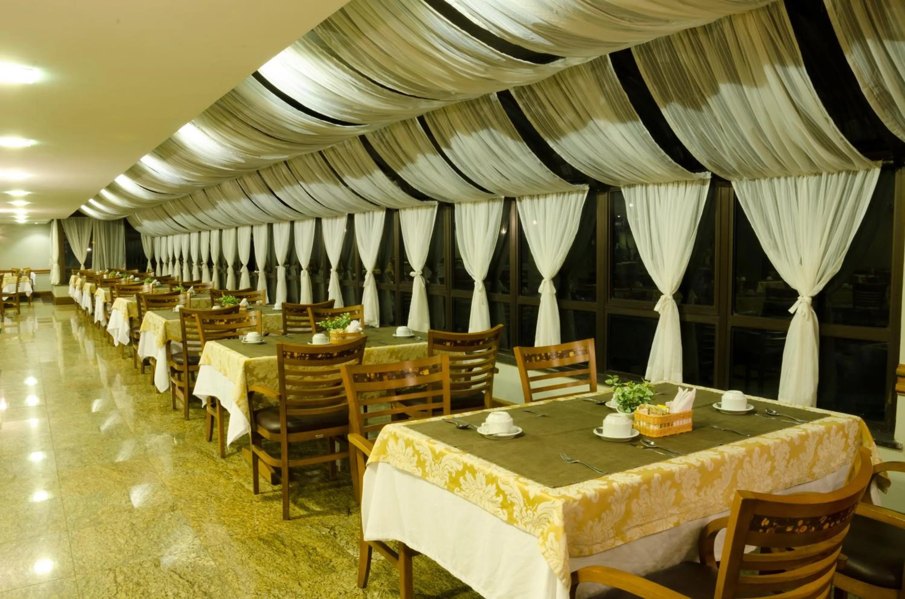 Restaurant/places to eat in Hotel Home Green Home