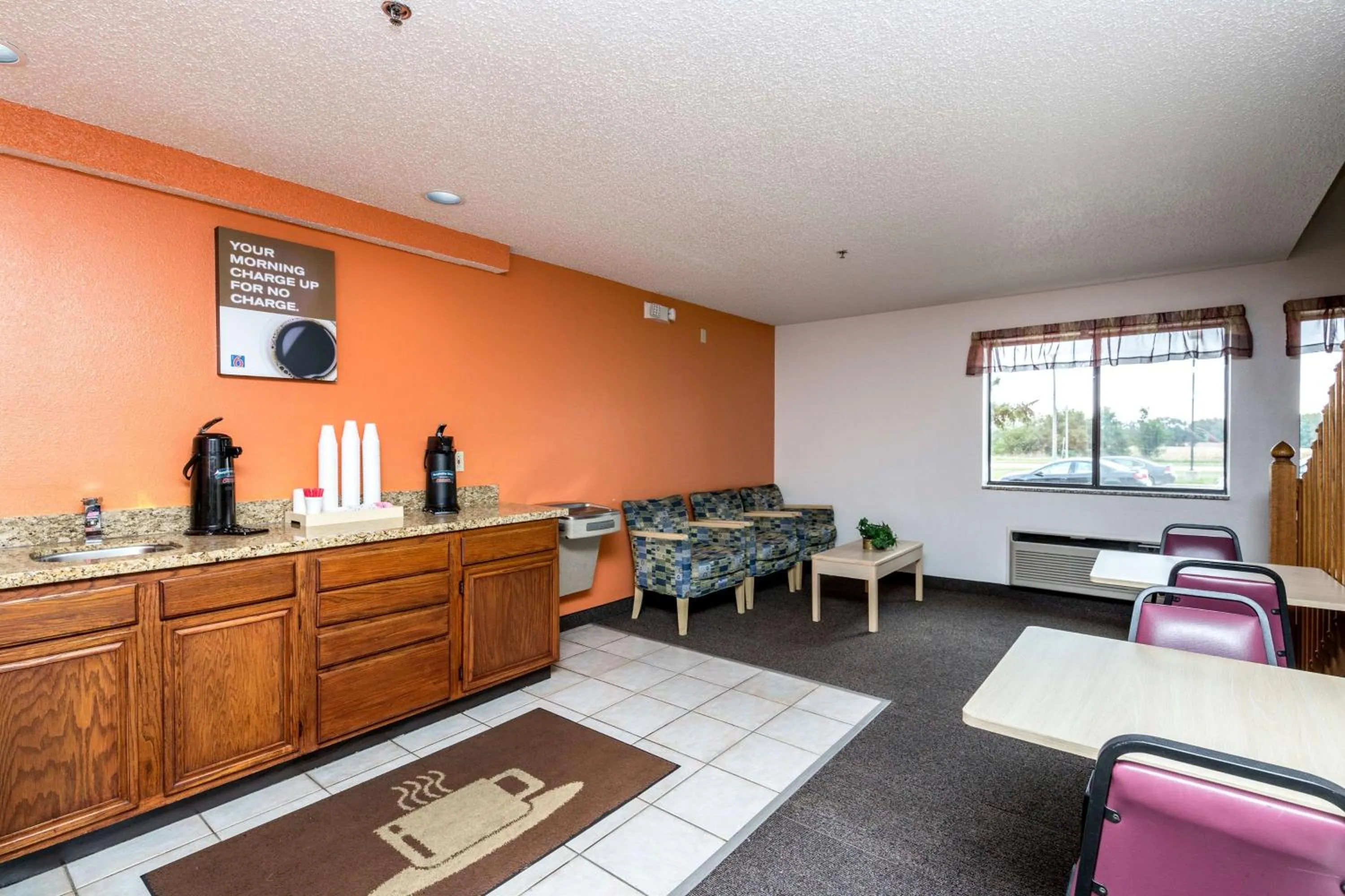 Lobby or reception in Motel 6-Waterloo, IA