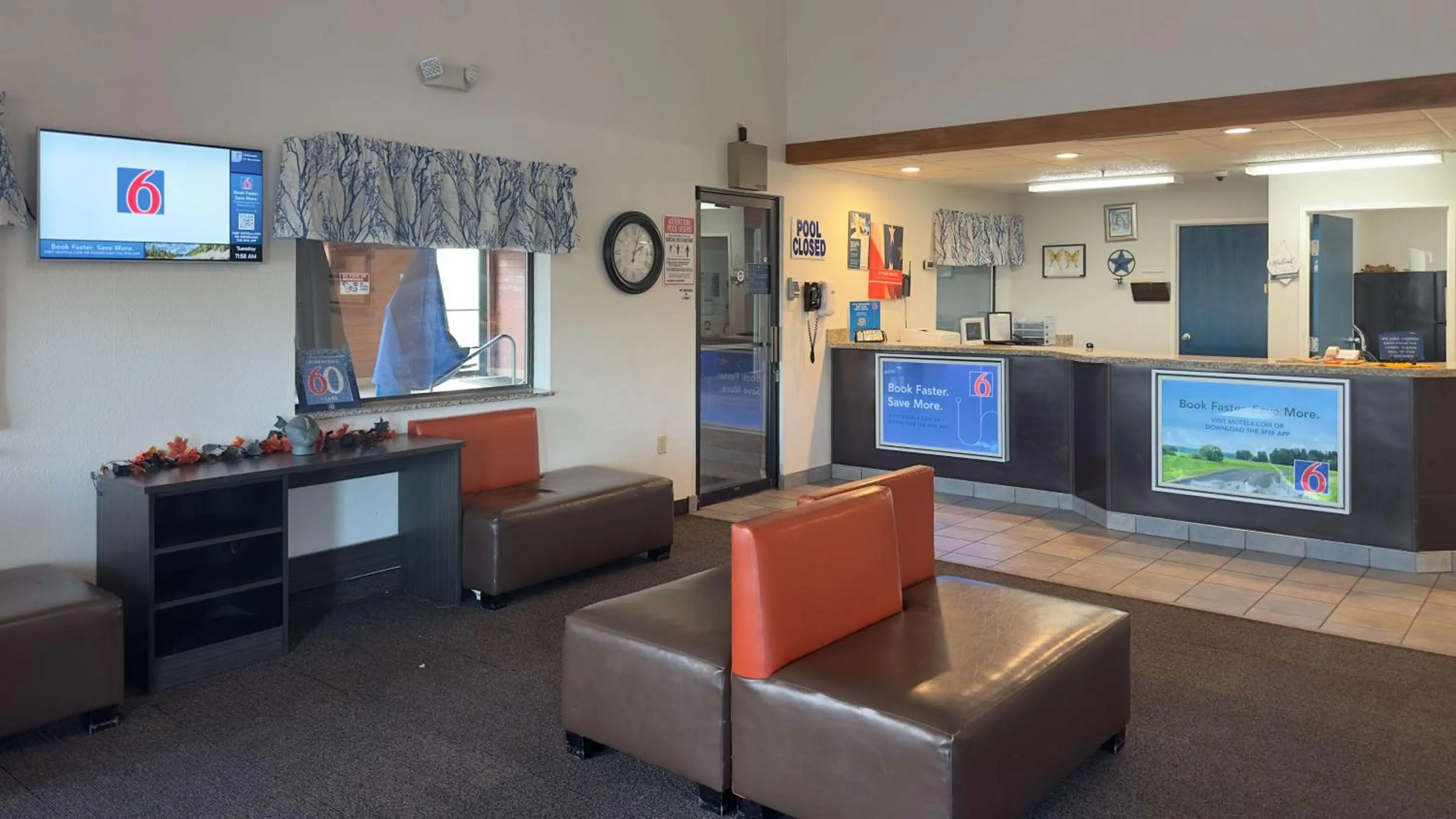 Lobby or reception in Motel 6-Waterloo, IA
