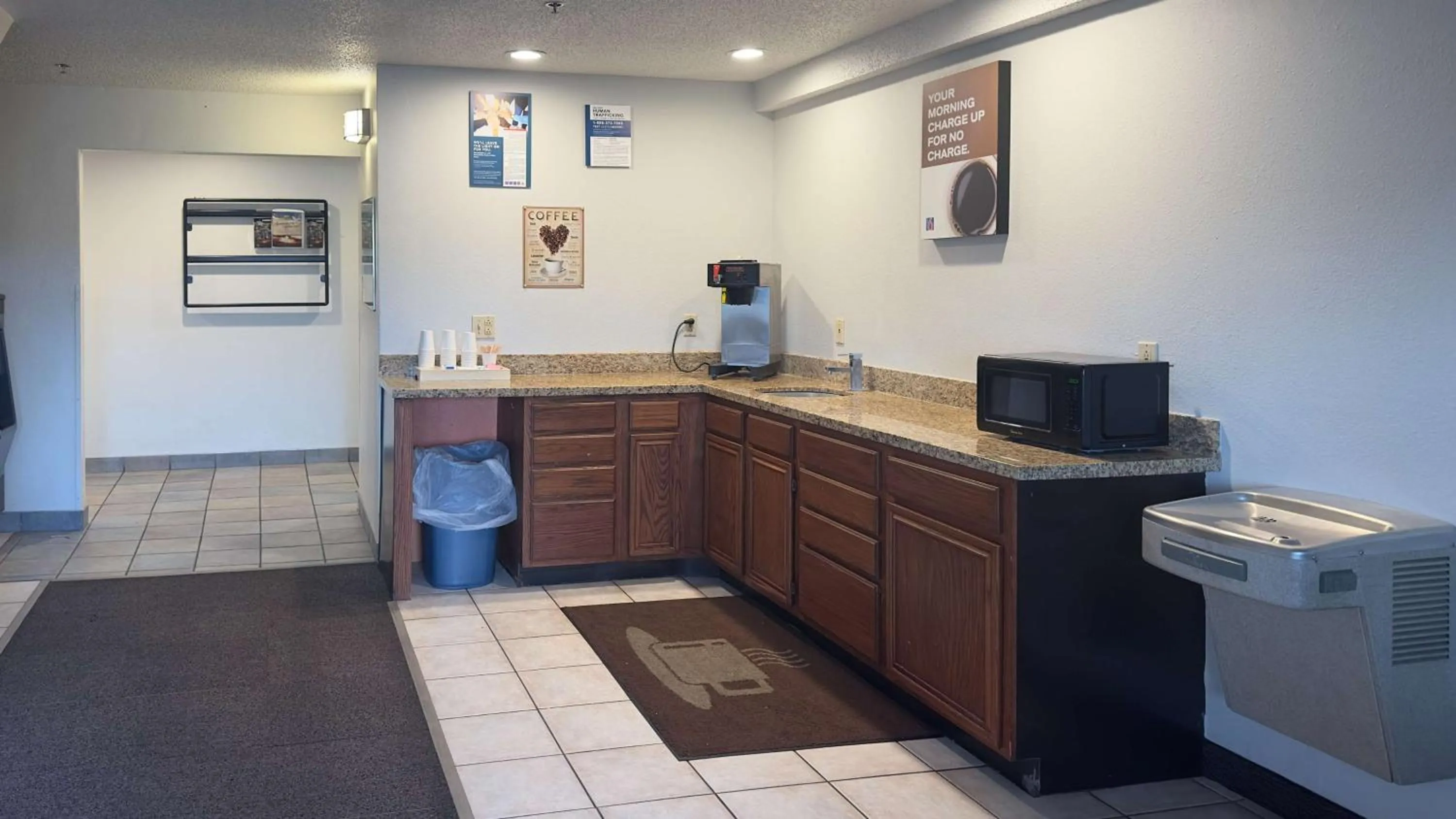 Lobby or reception in Motel 6-Waterloo, IA