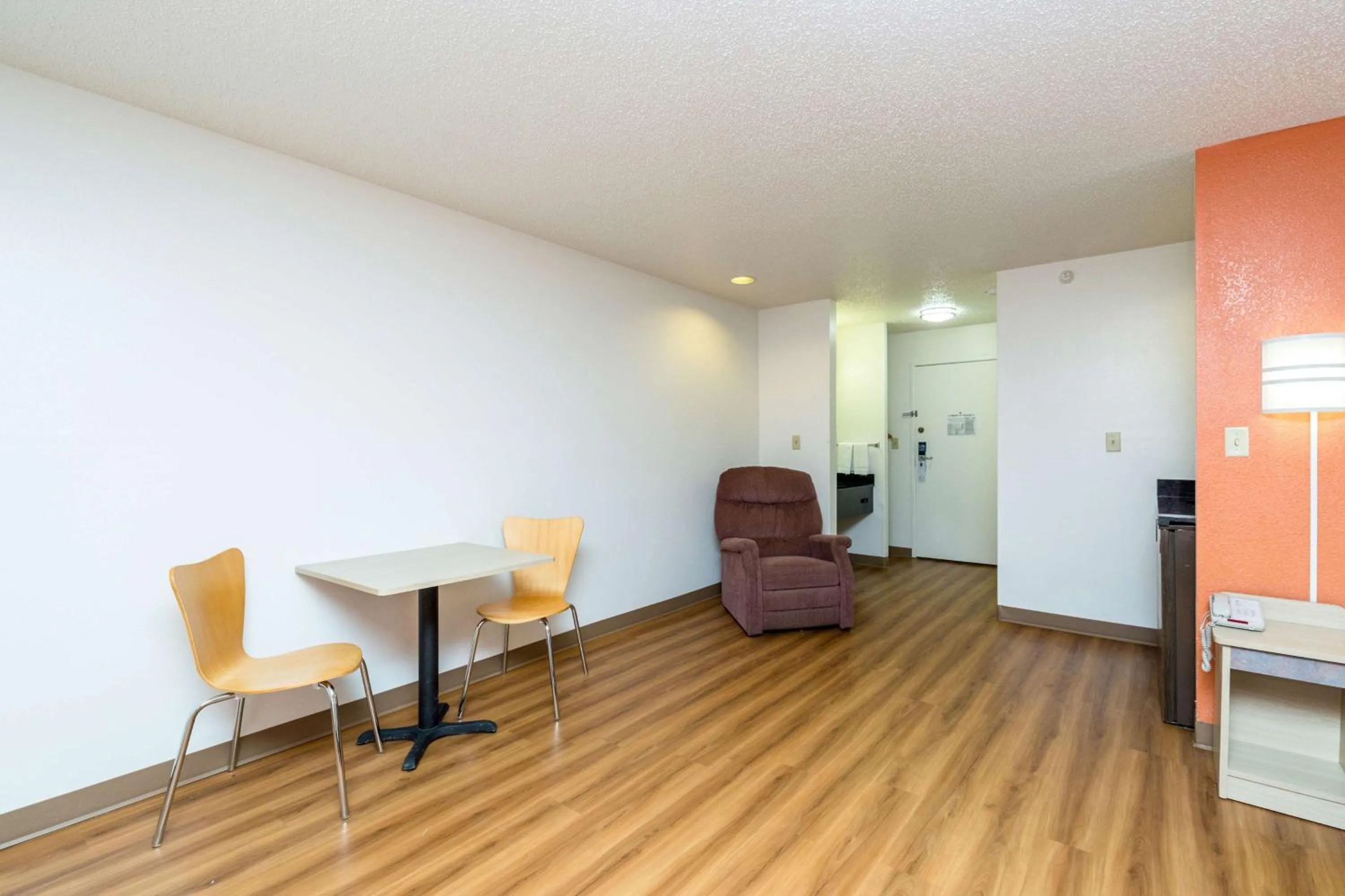 Photo of the whole room in Motel 6-Waterloo, IA