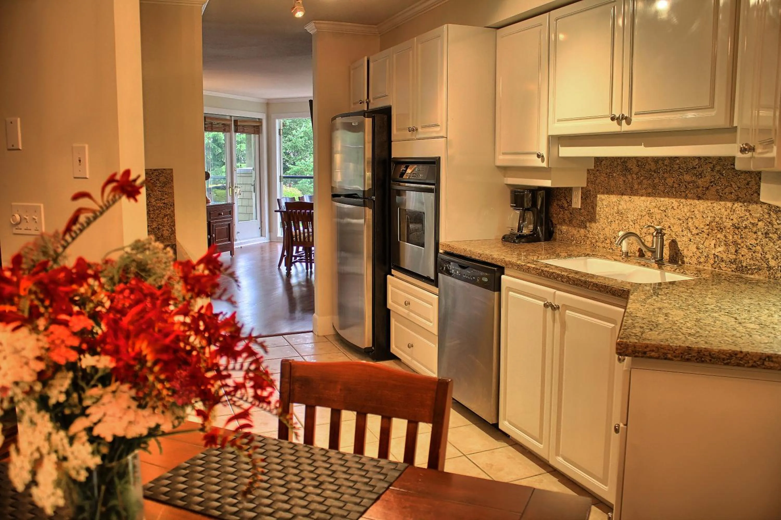 Coffee/tea facilities in Poets Cove Resort & Spa