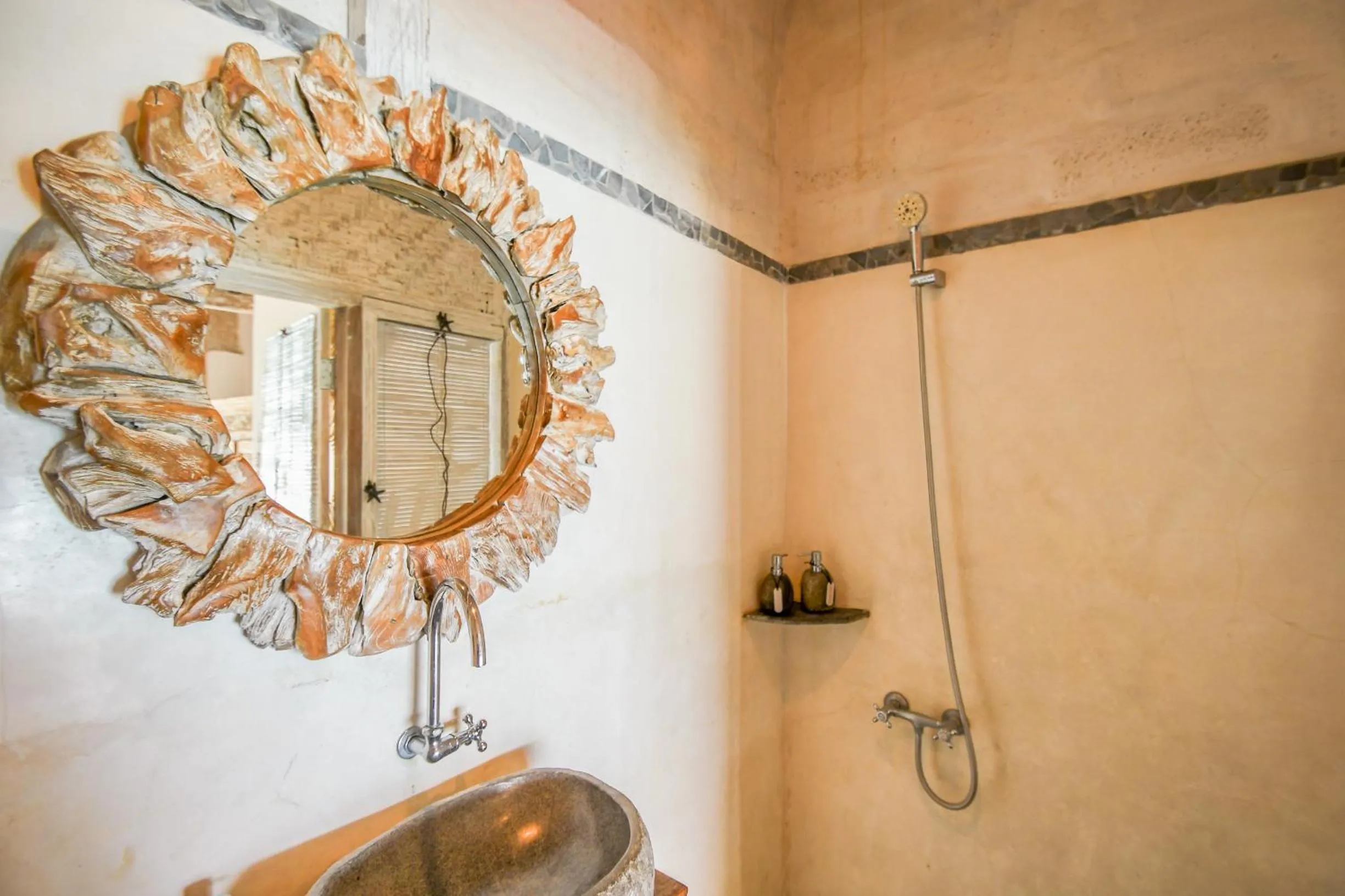 Shower in Le Cliff Bali